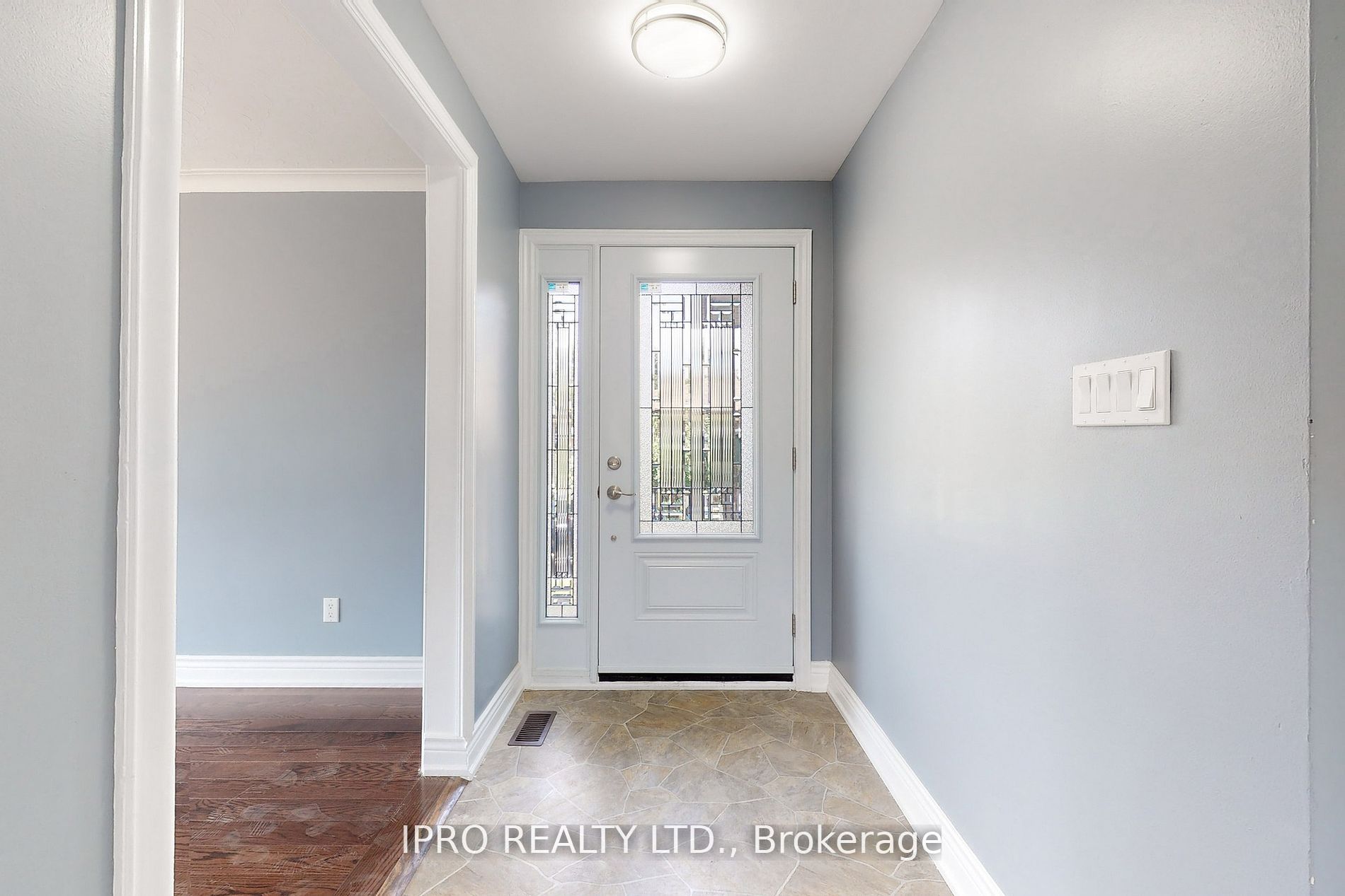 22 Royal Doulton Dr