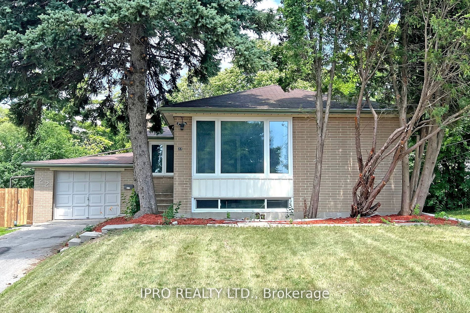 22 Royal Doulton Dr
