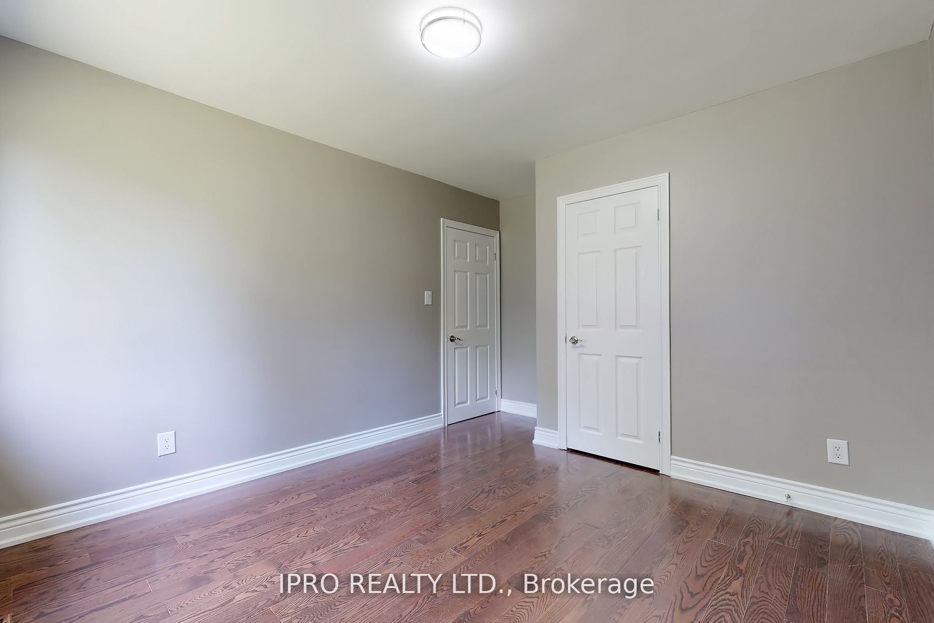 22 Royal Doulton Dr