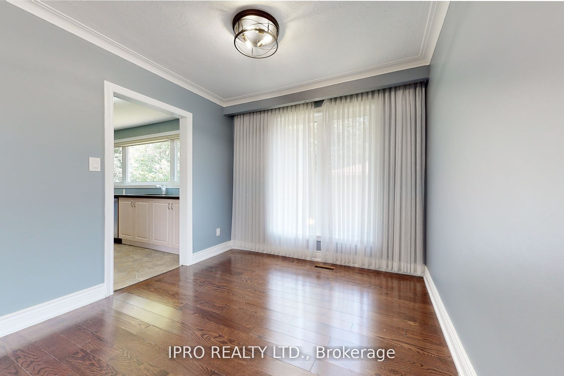 22 Royal Doulton Dr