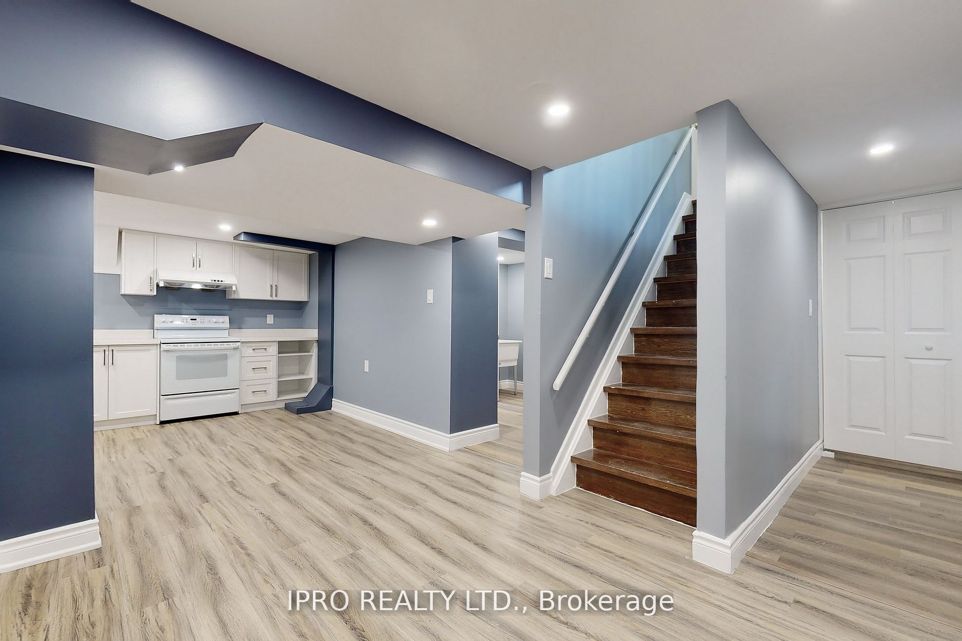 22 Royal Doulton Dr