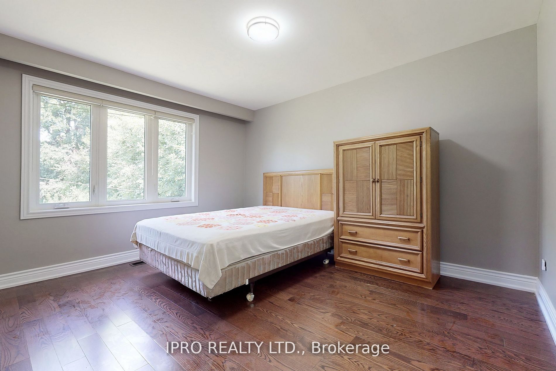 22 Royal Doulton Dr