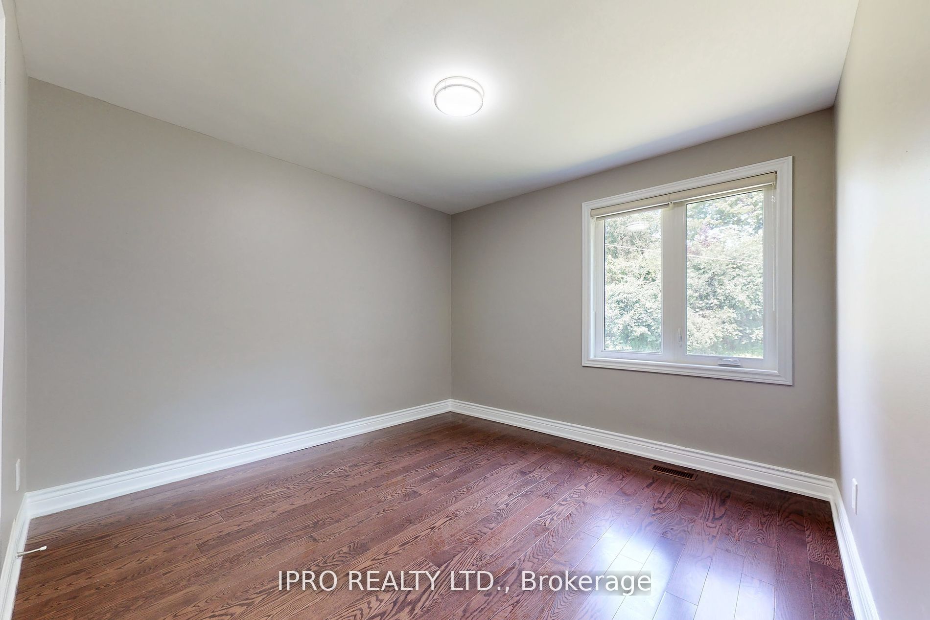 22 Royal Doulton Dr