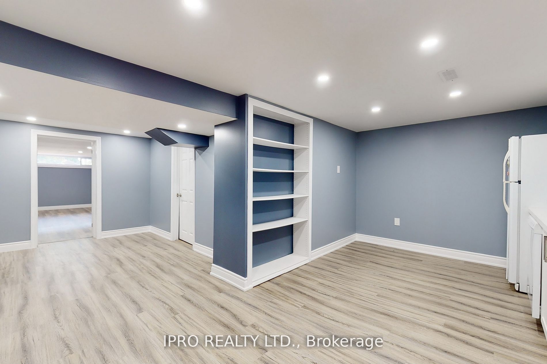22 Royal Doulton Dr
