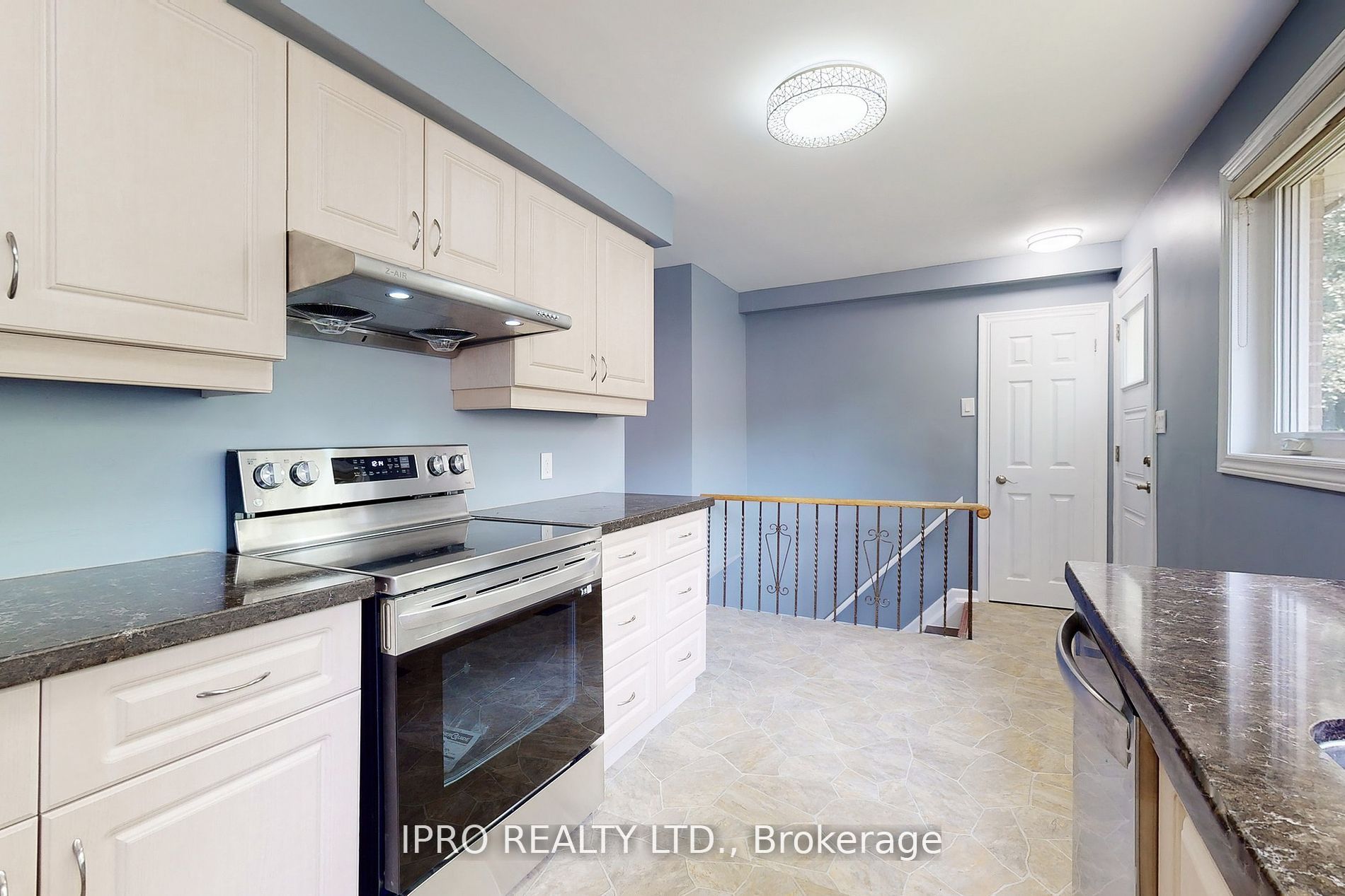 22 Royal Doulton Dr