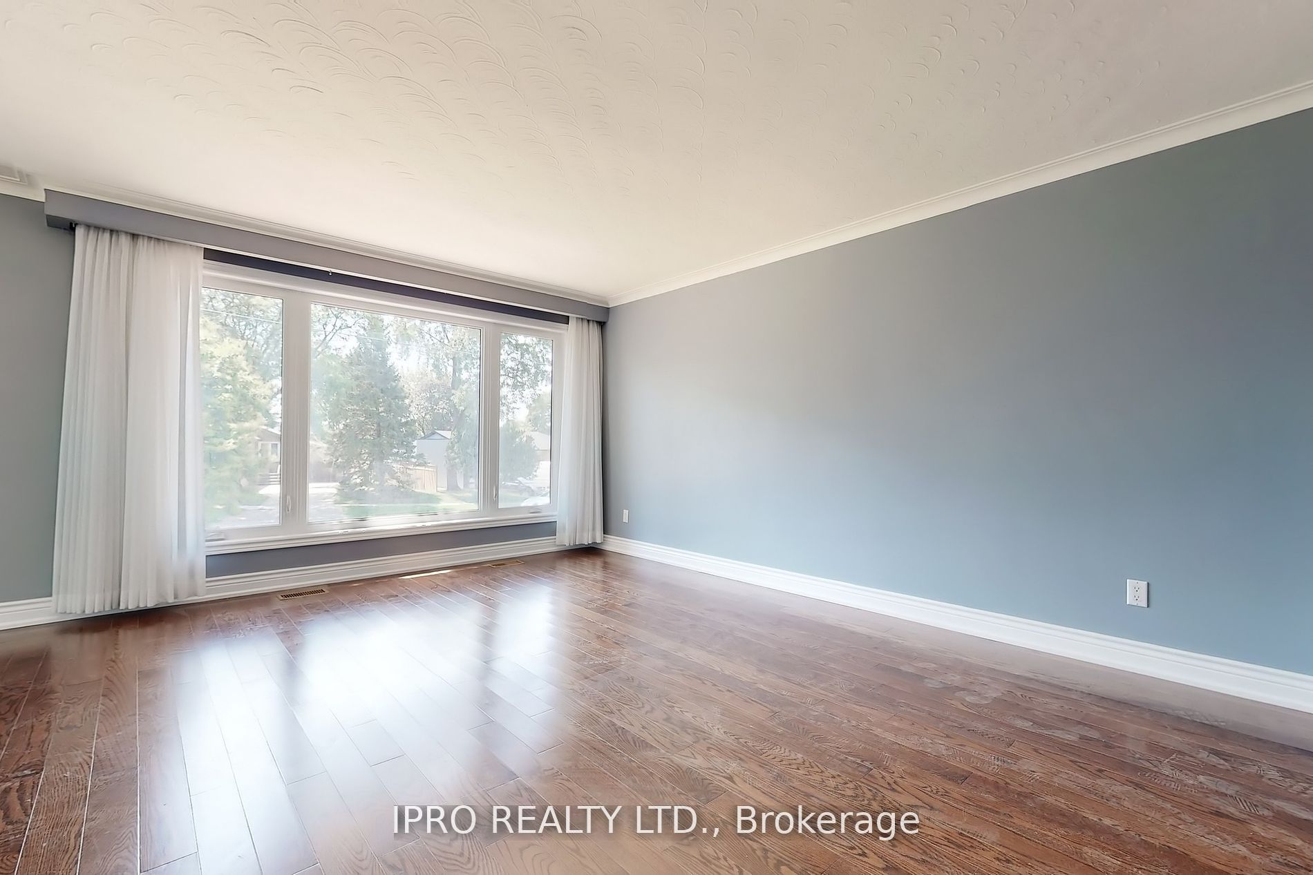 22 Royal Doulton Dr