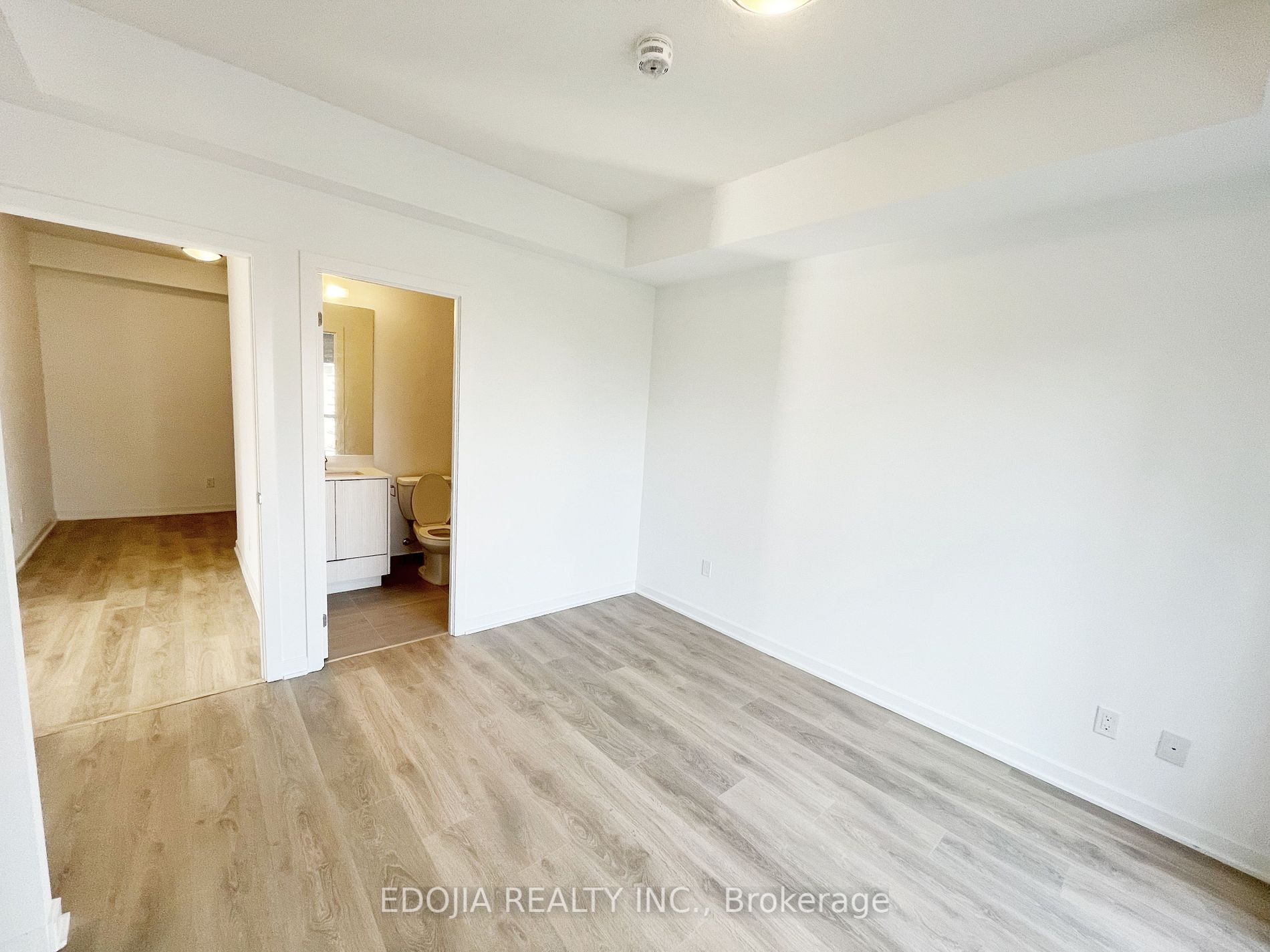 38 Forest Manor Road, #707