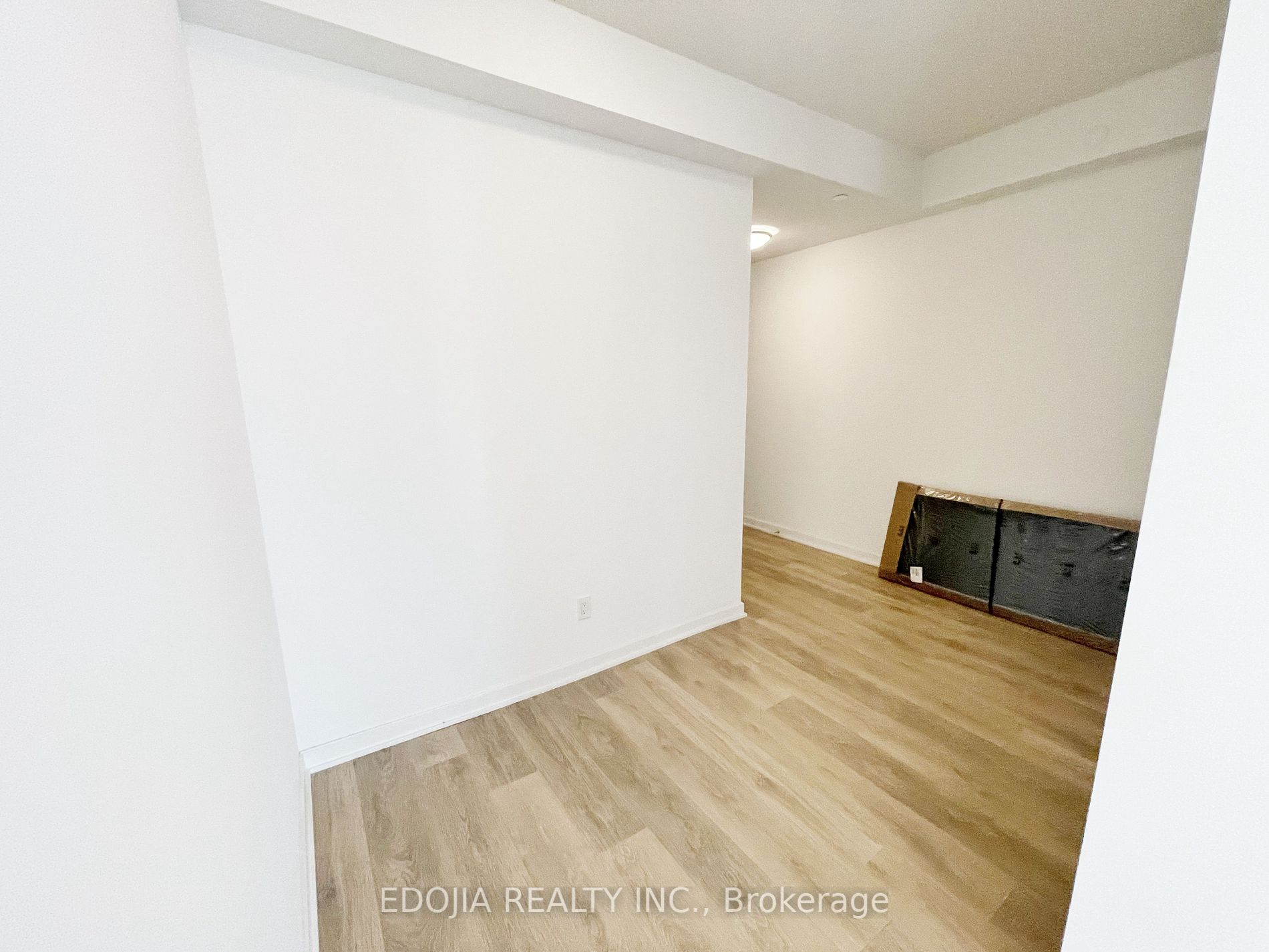 38 Forest Manor Road, #707