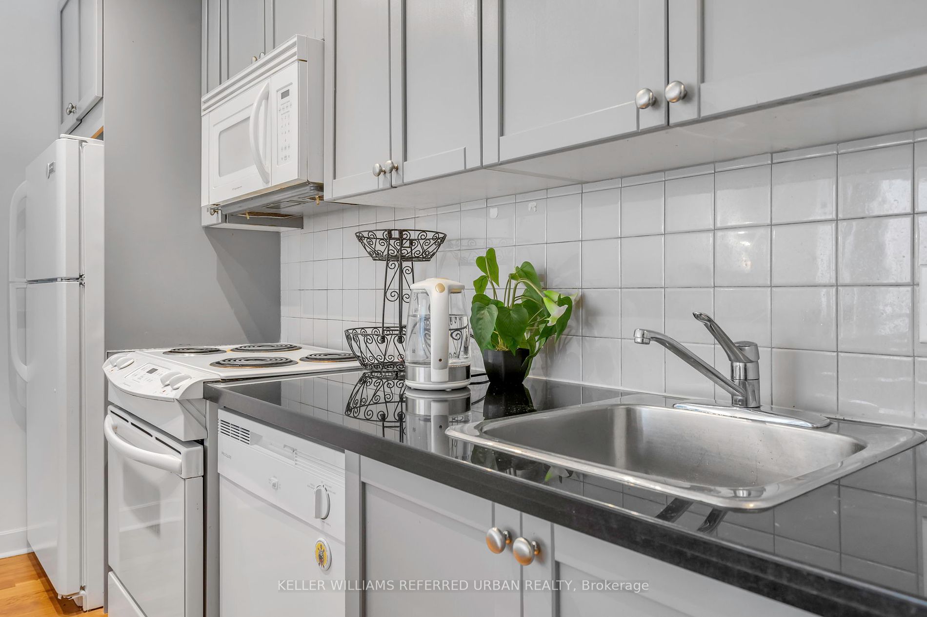 85 Bloor Street E, #1014