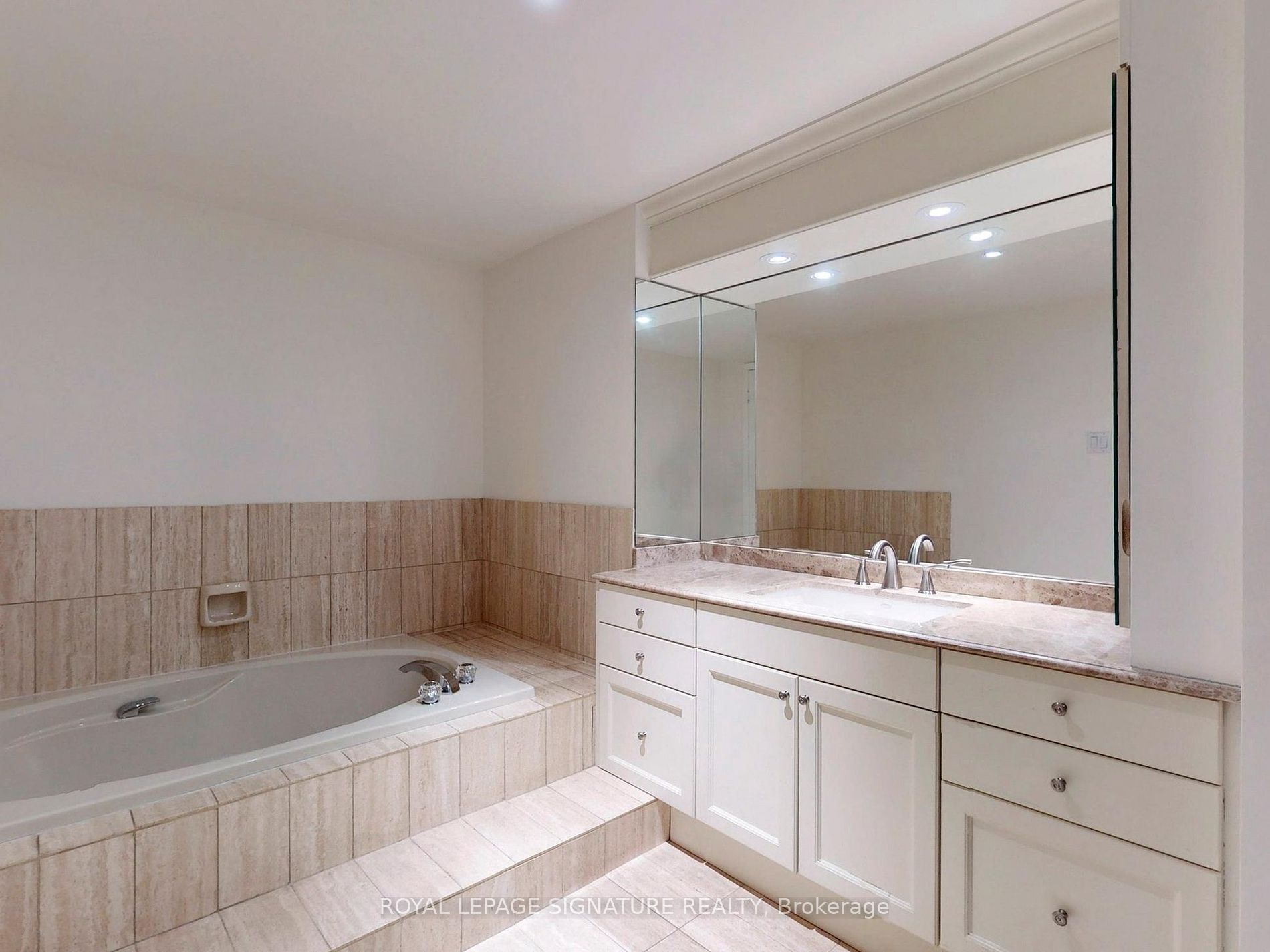 3900 Yonge Street, #704