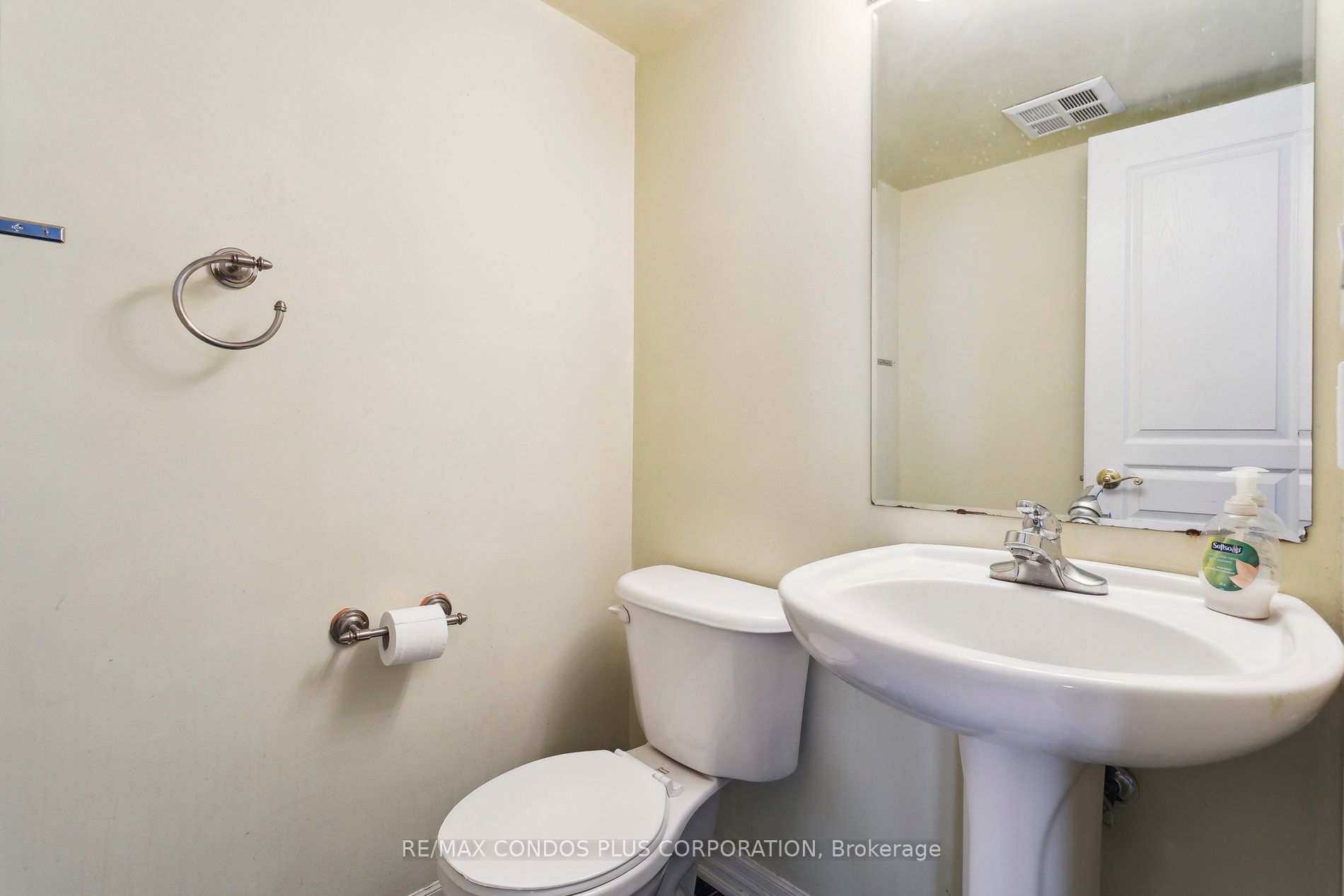 118 Finch Ave W, #20