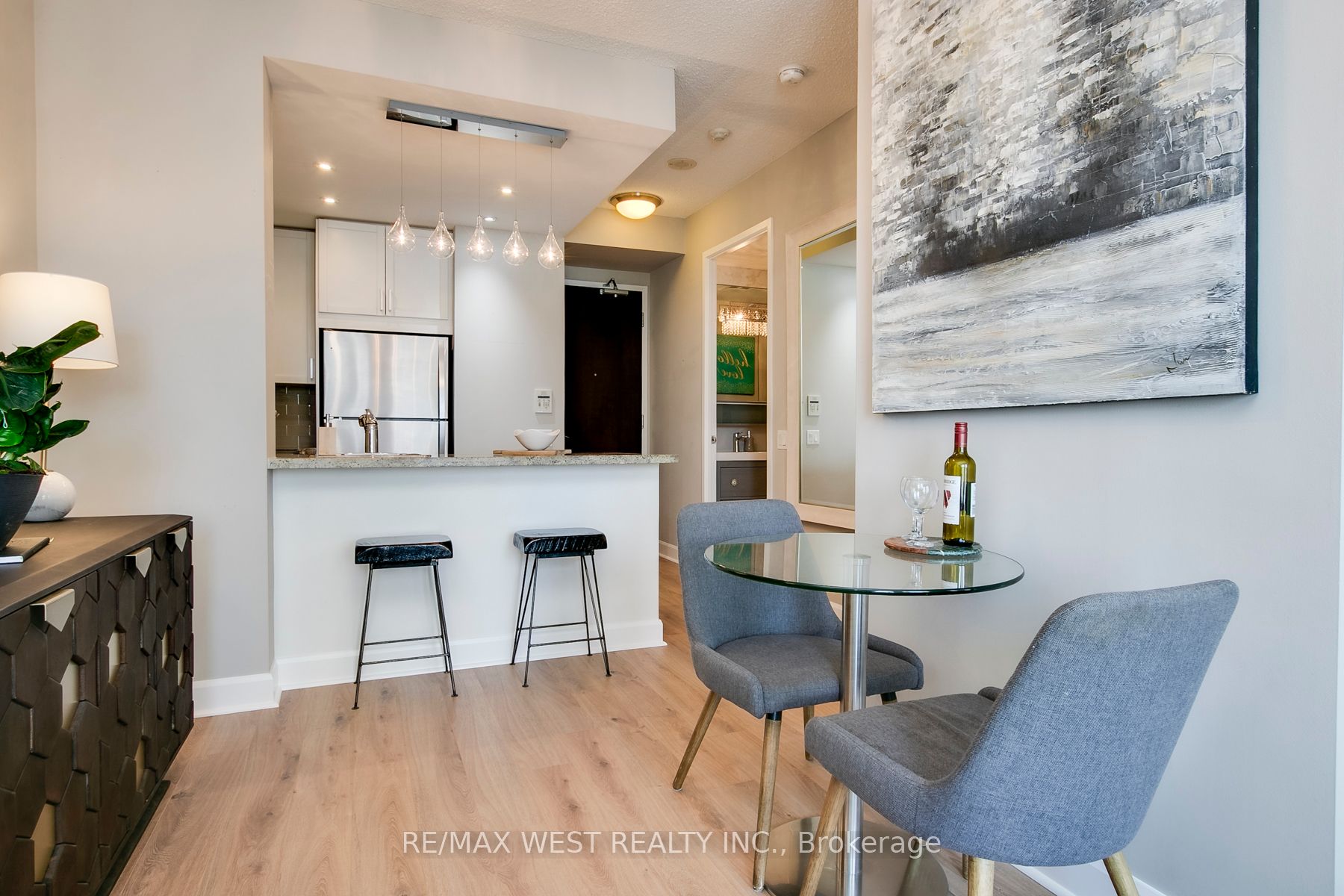85 Bloor Street E, #1503