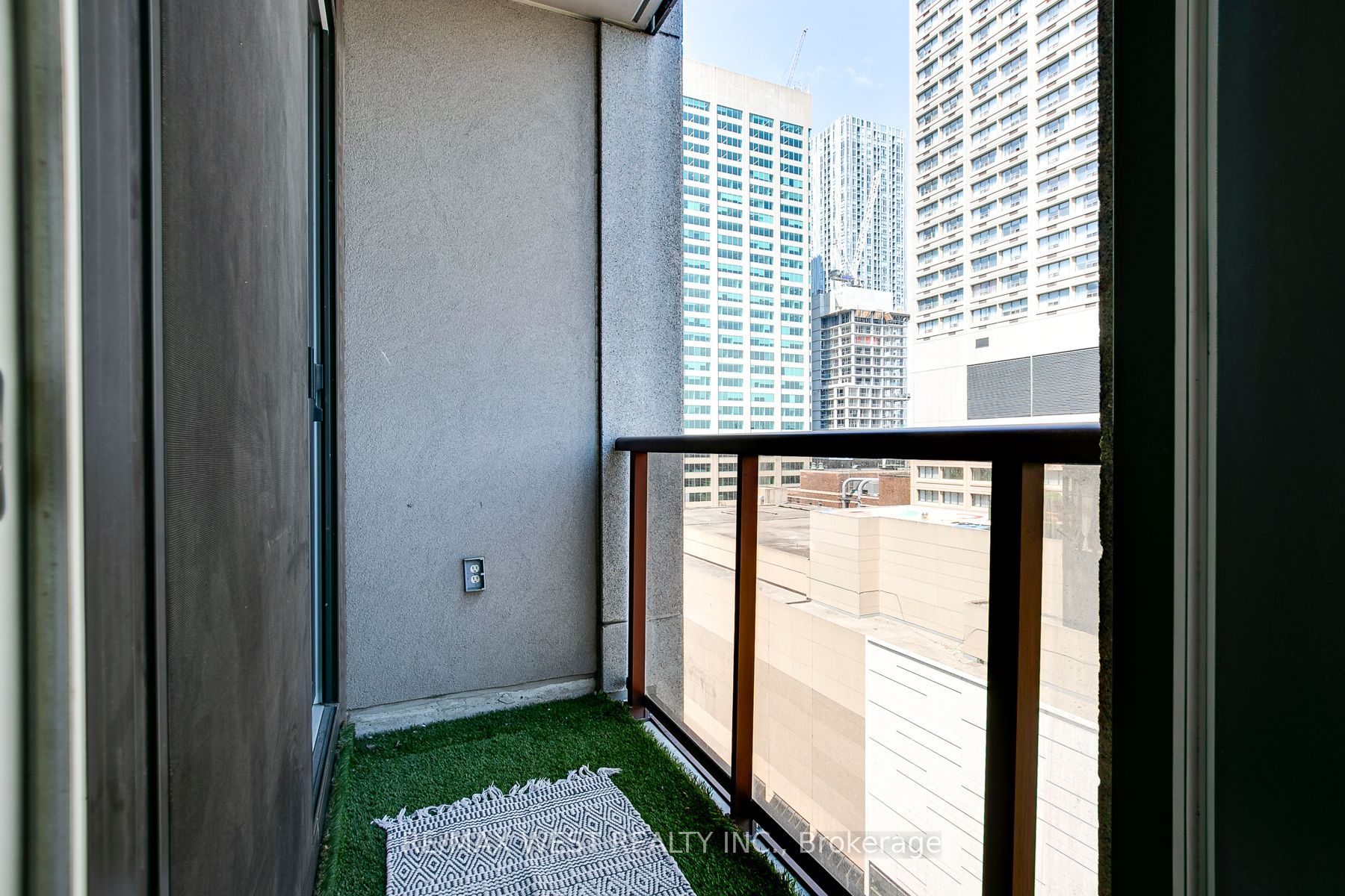 85 Bloor Street E, #1503