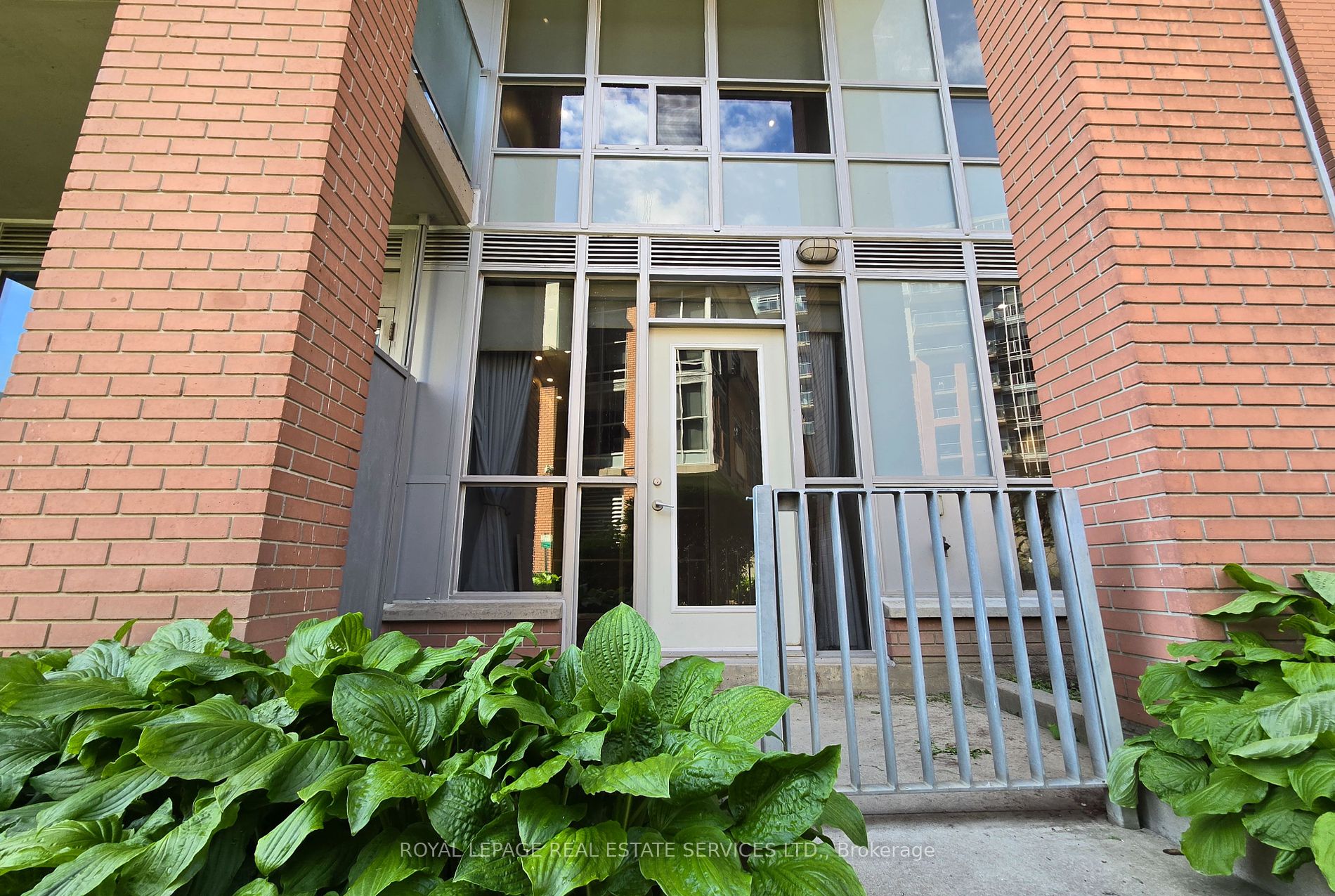 1 Shaw St, #106