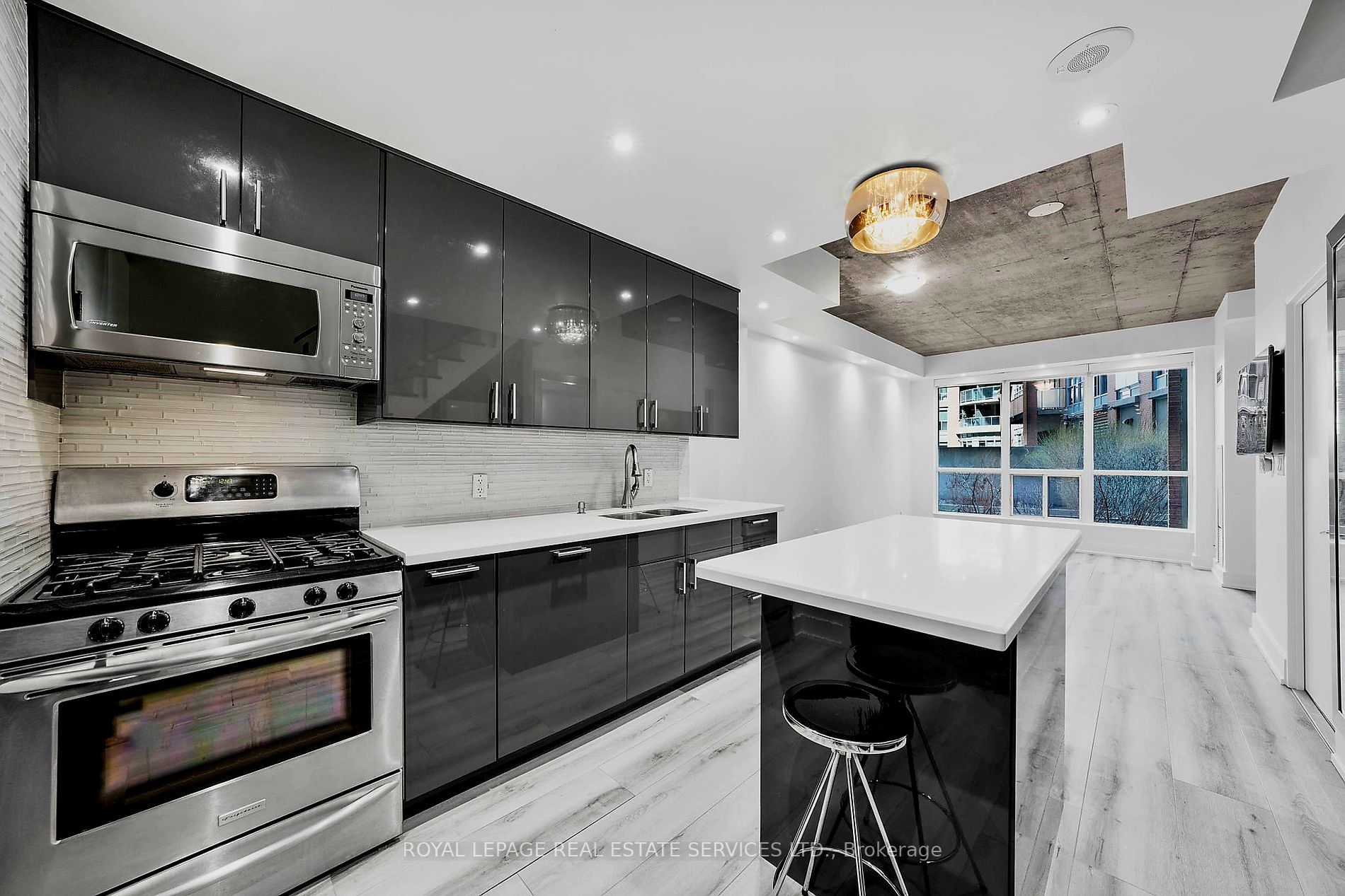 1 Shaw St, #106