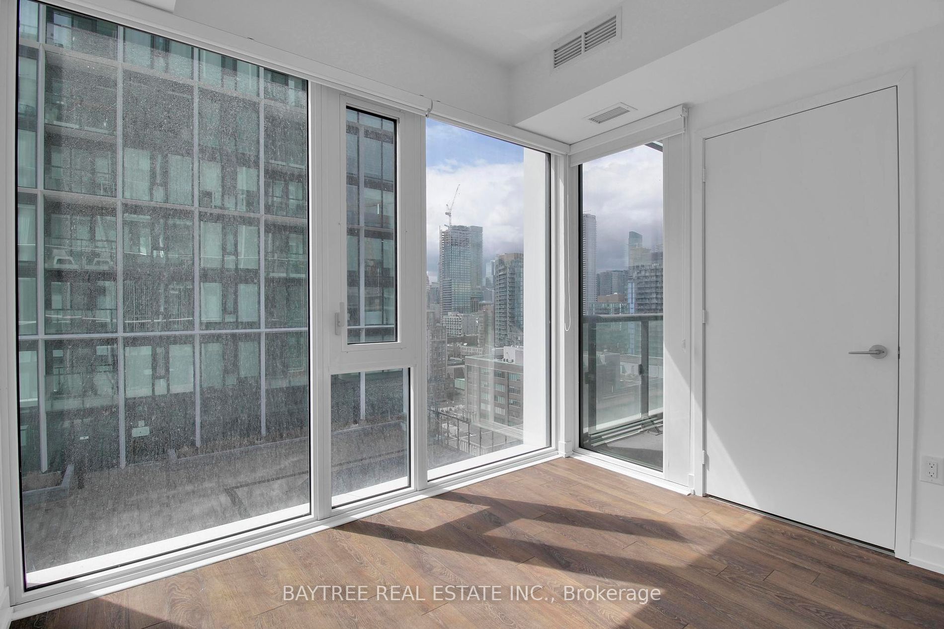158 Front St E, #1616