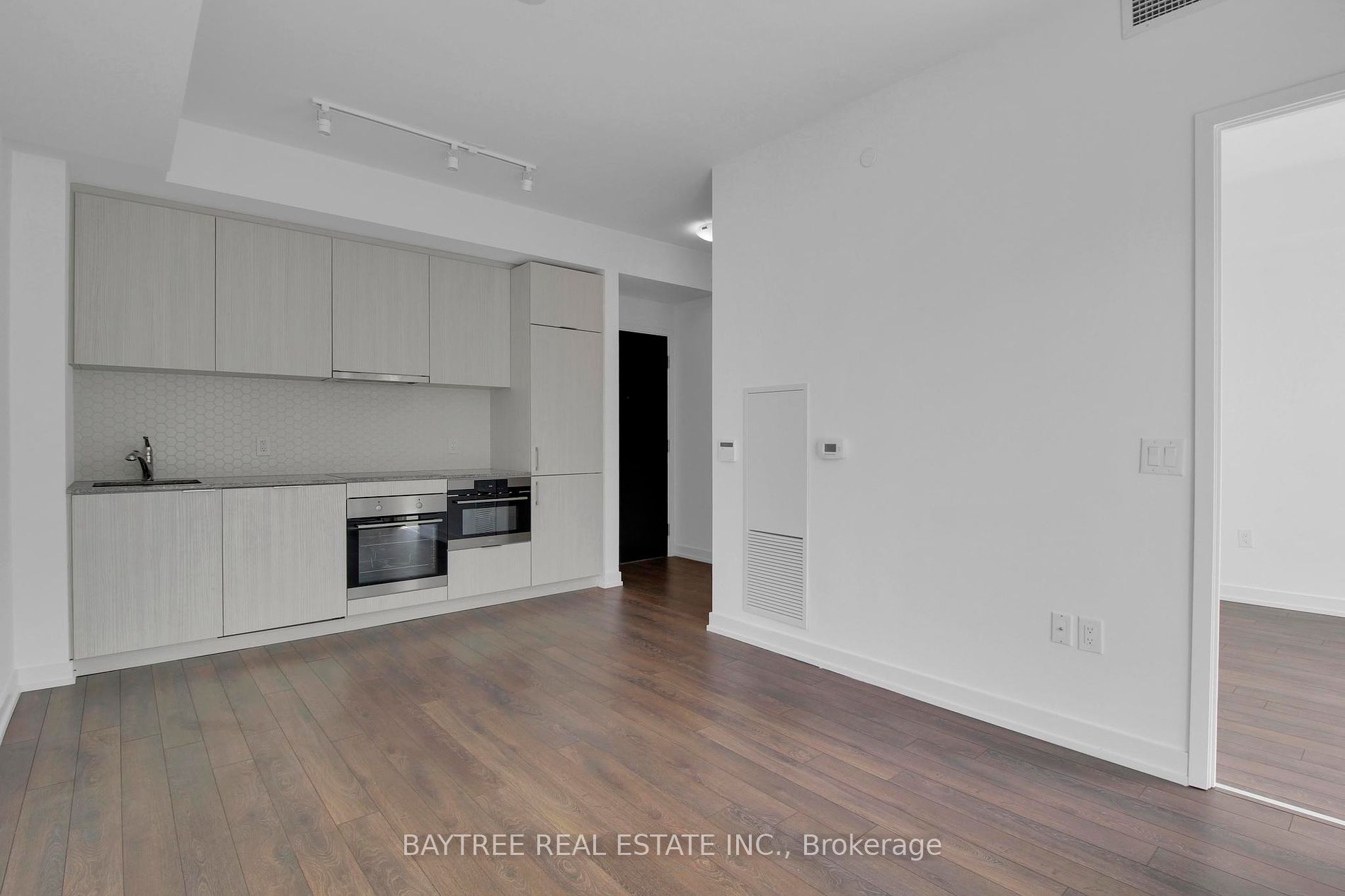 158 Front St E, #1616