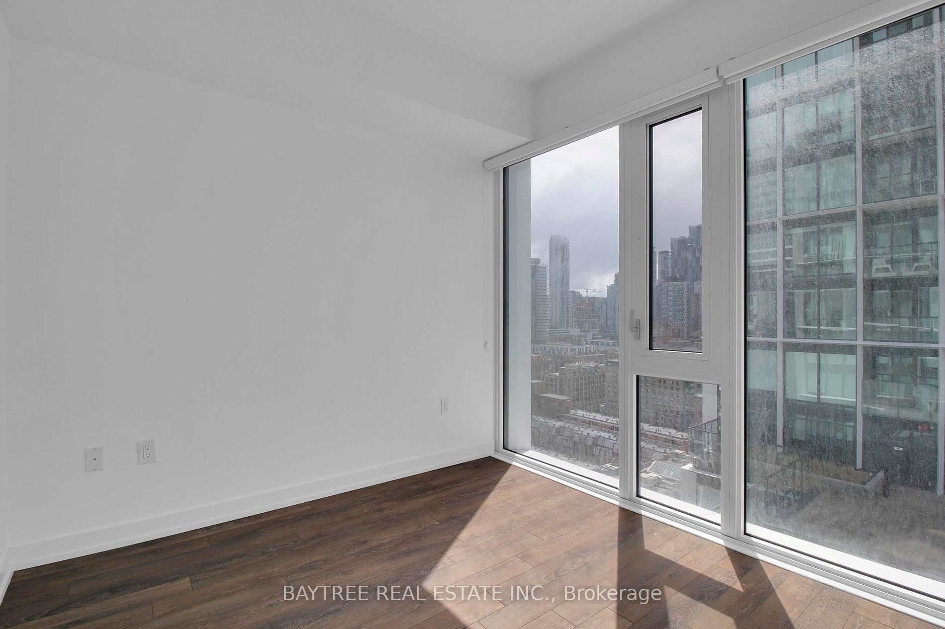 158 Front St E, #1616