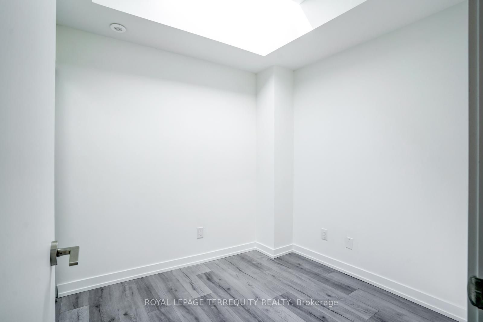 861 Sheppard Ave W, #43