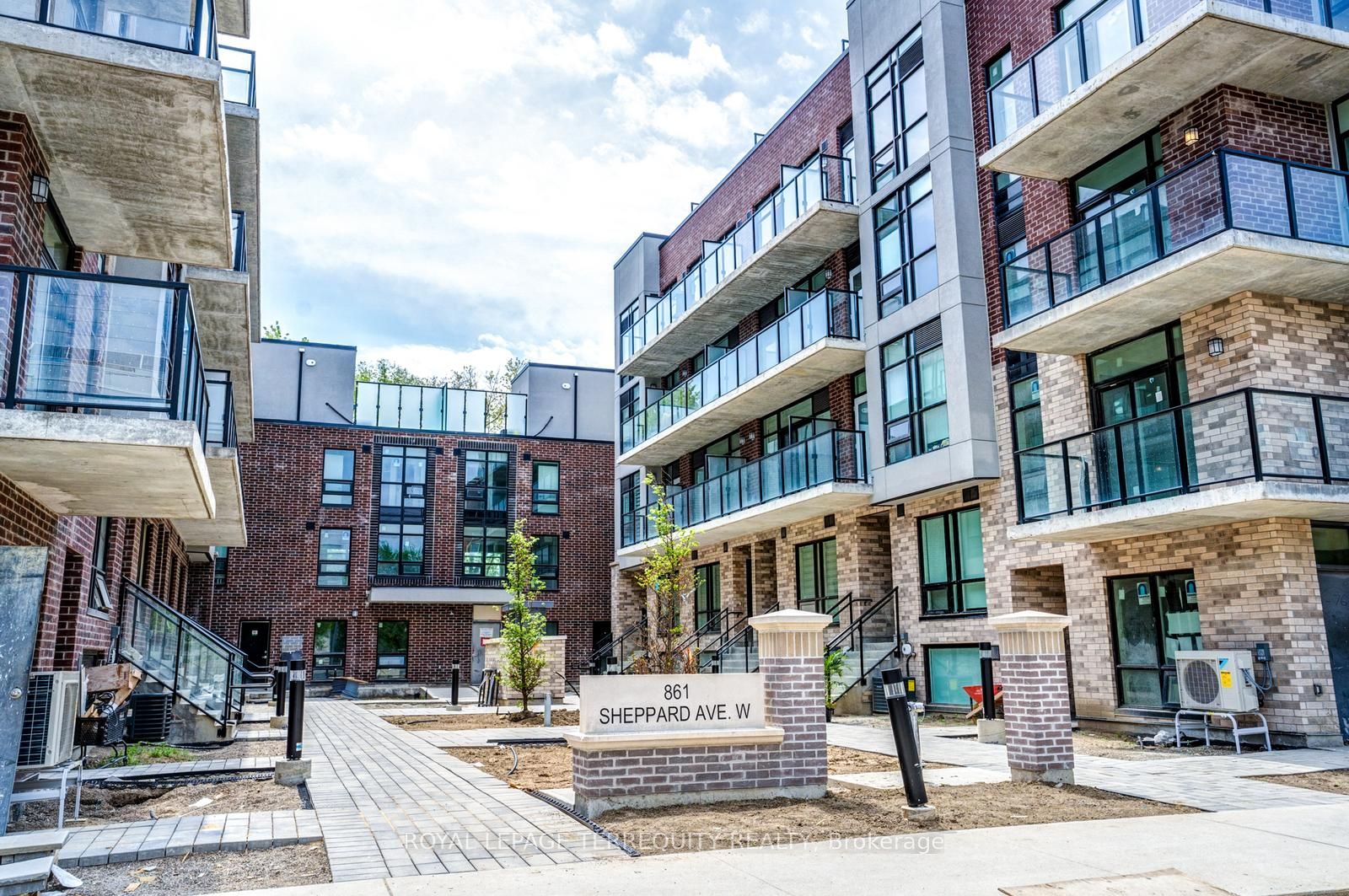 861 Sheppard Ave W, #43