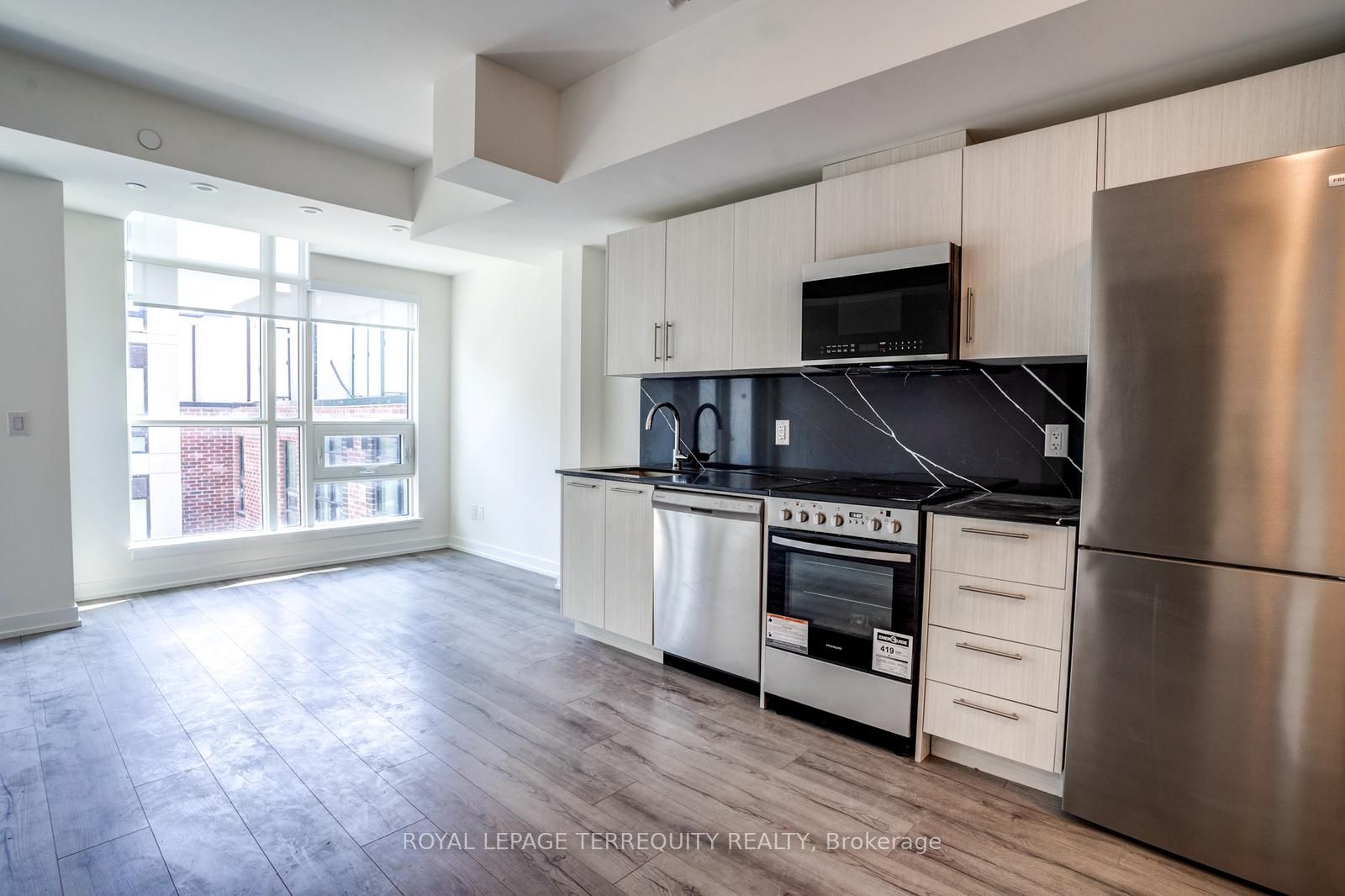 861 Sheppard Ave W, #43