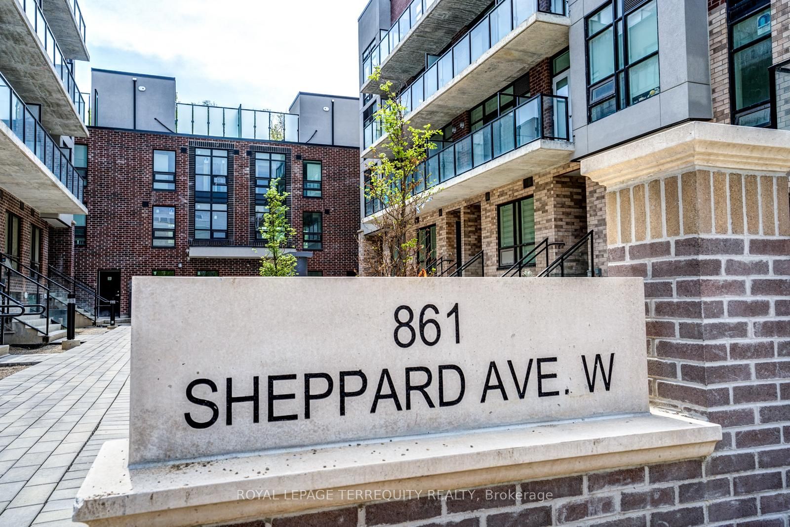 861 Sheppard Ave W, #43