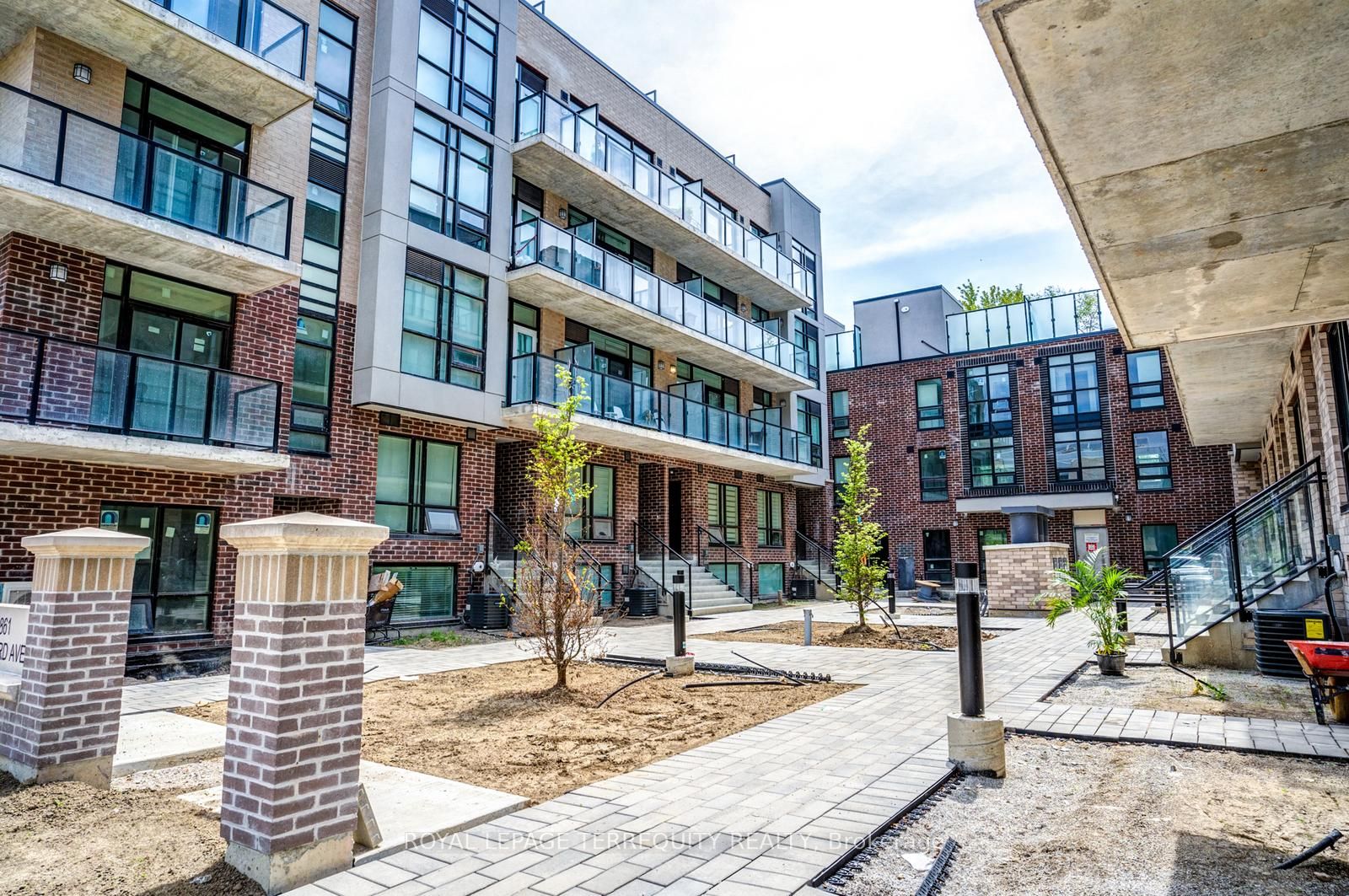 861 Sheppard Ave W, #43