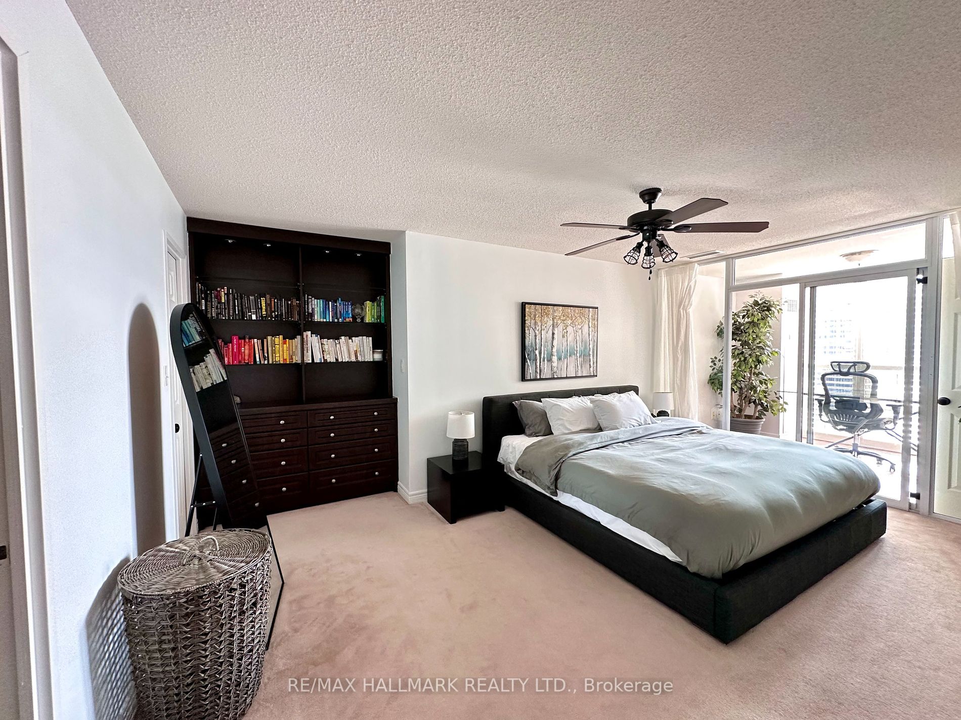 43 Eglinton Avenue E, #1902