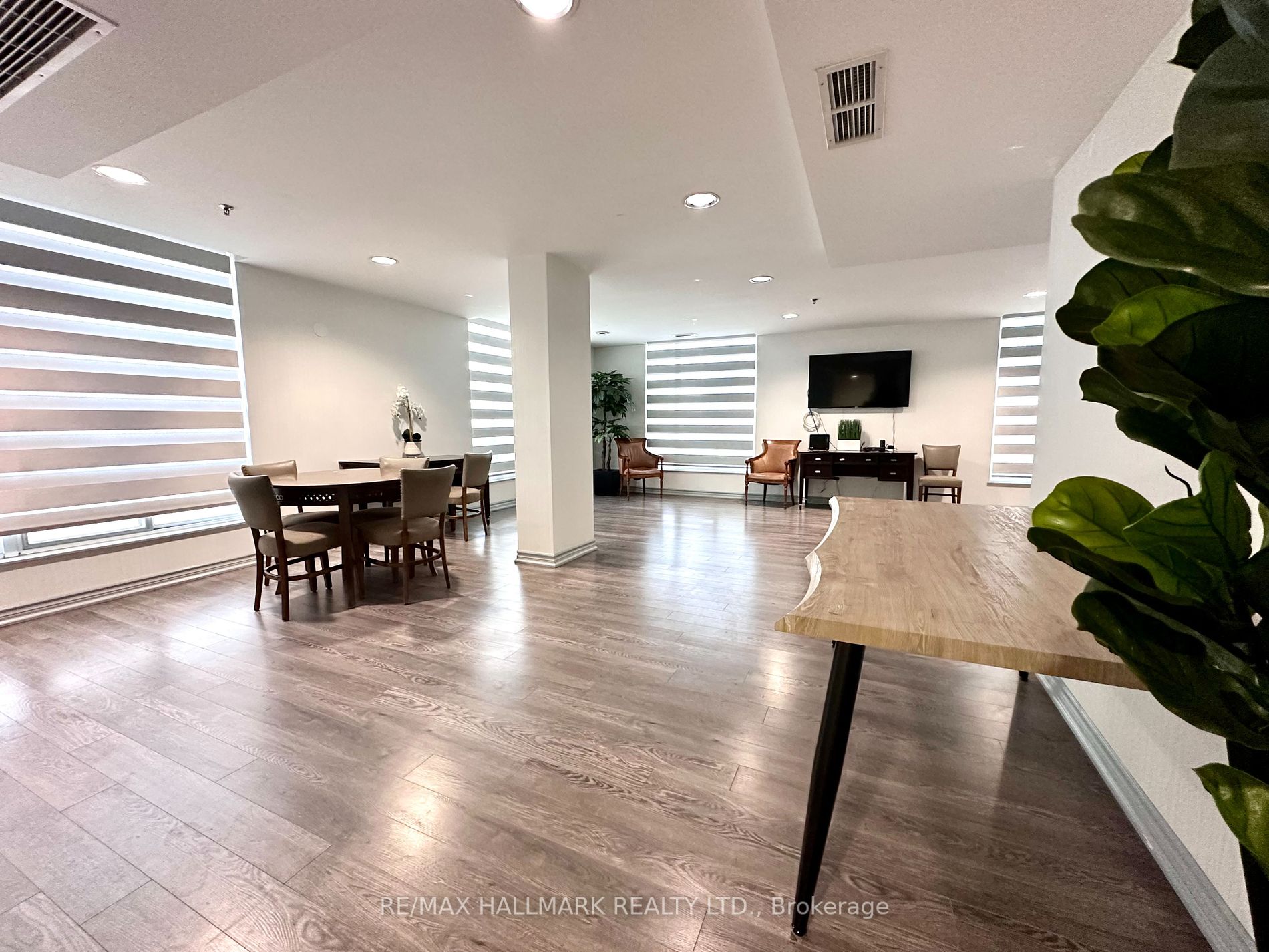 43 Eglinton Avenue E, #1902