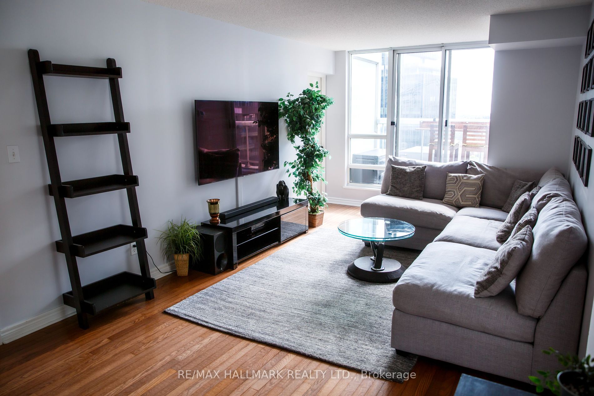 43 Eglinton Avenue E, #1902
