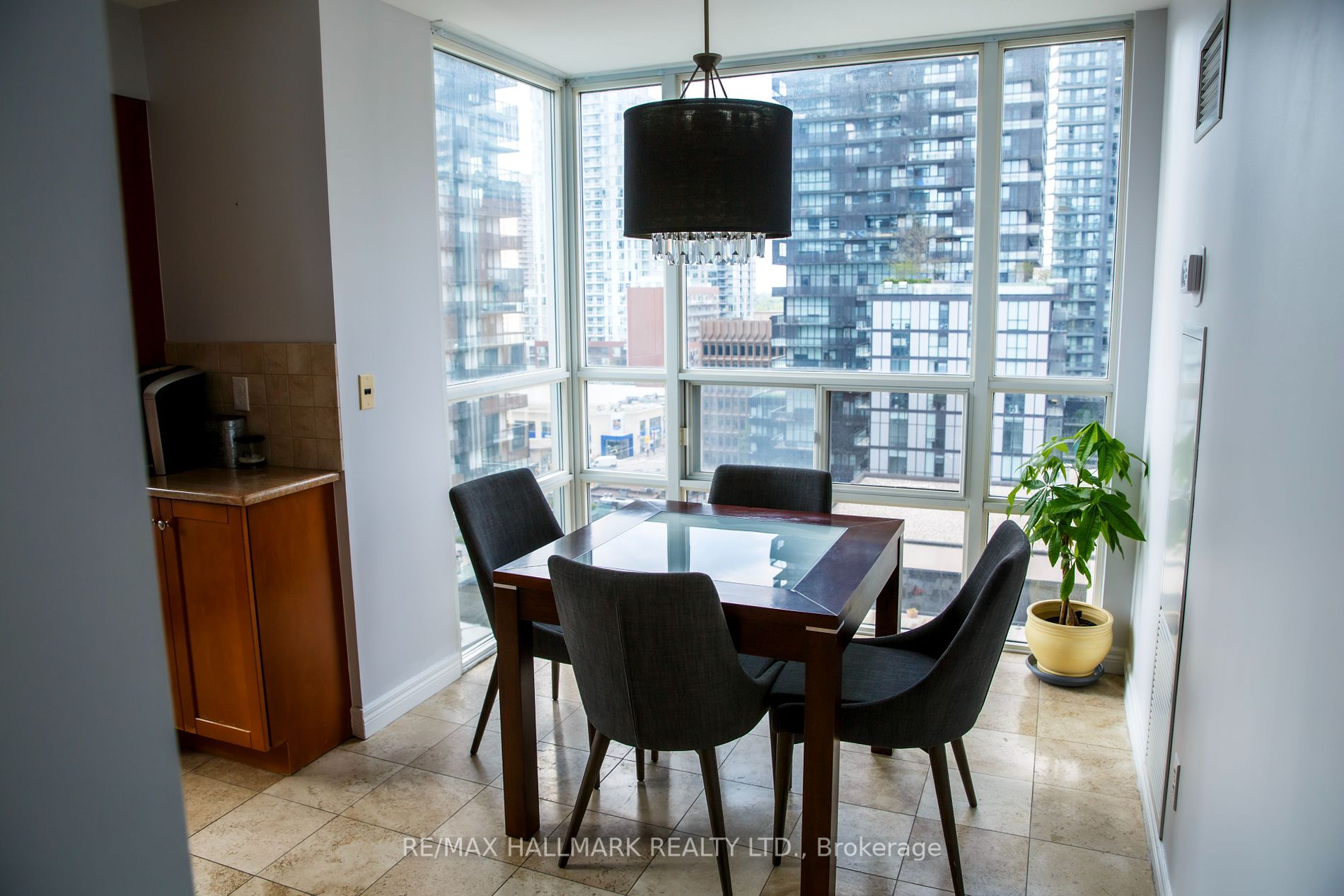 43 Eglinton Avenue E, #1902