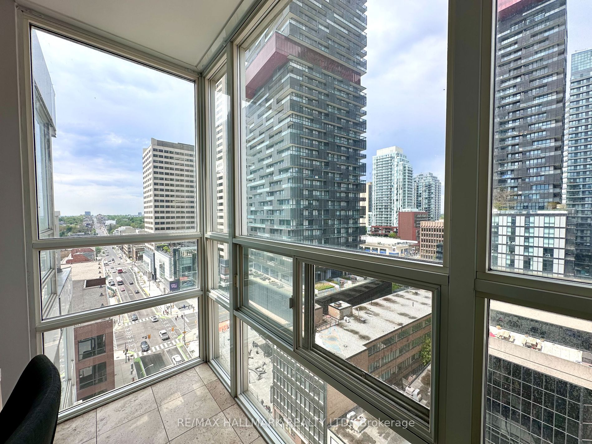 43 Eglinton Avenue E, #1902