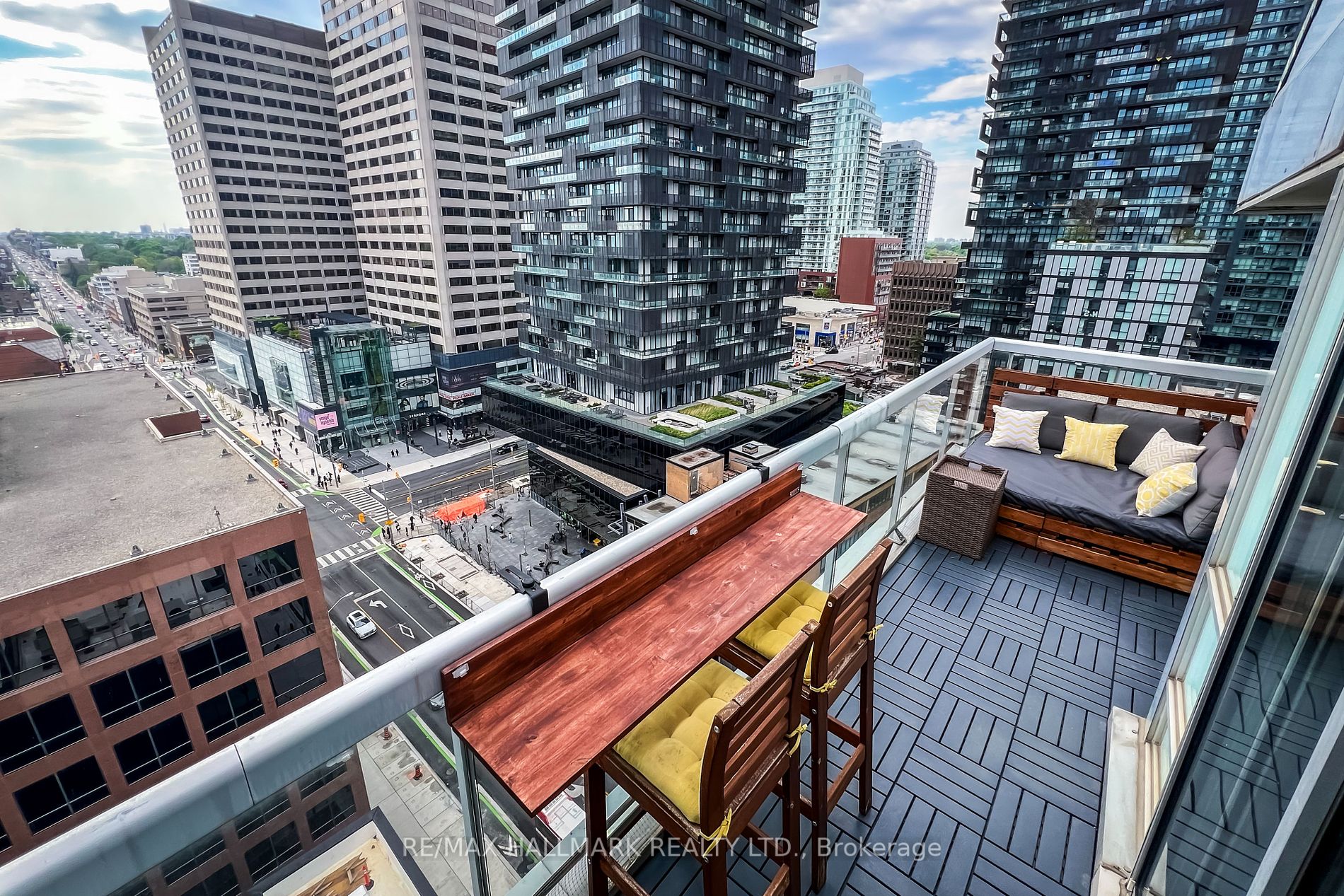 43 Eglinton Avenue E, #1902