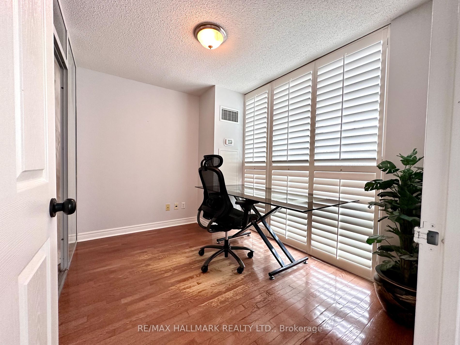 43 Eglinton Avenue E, #1902