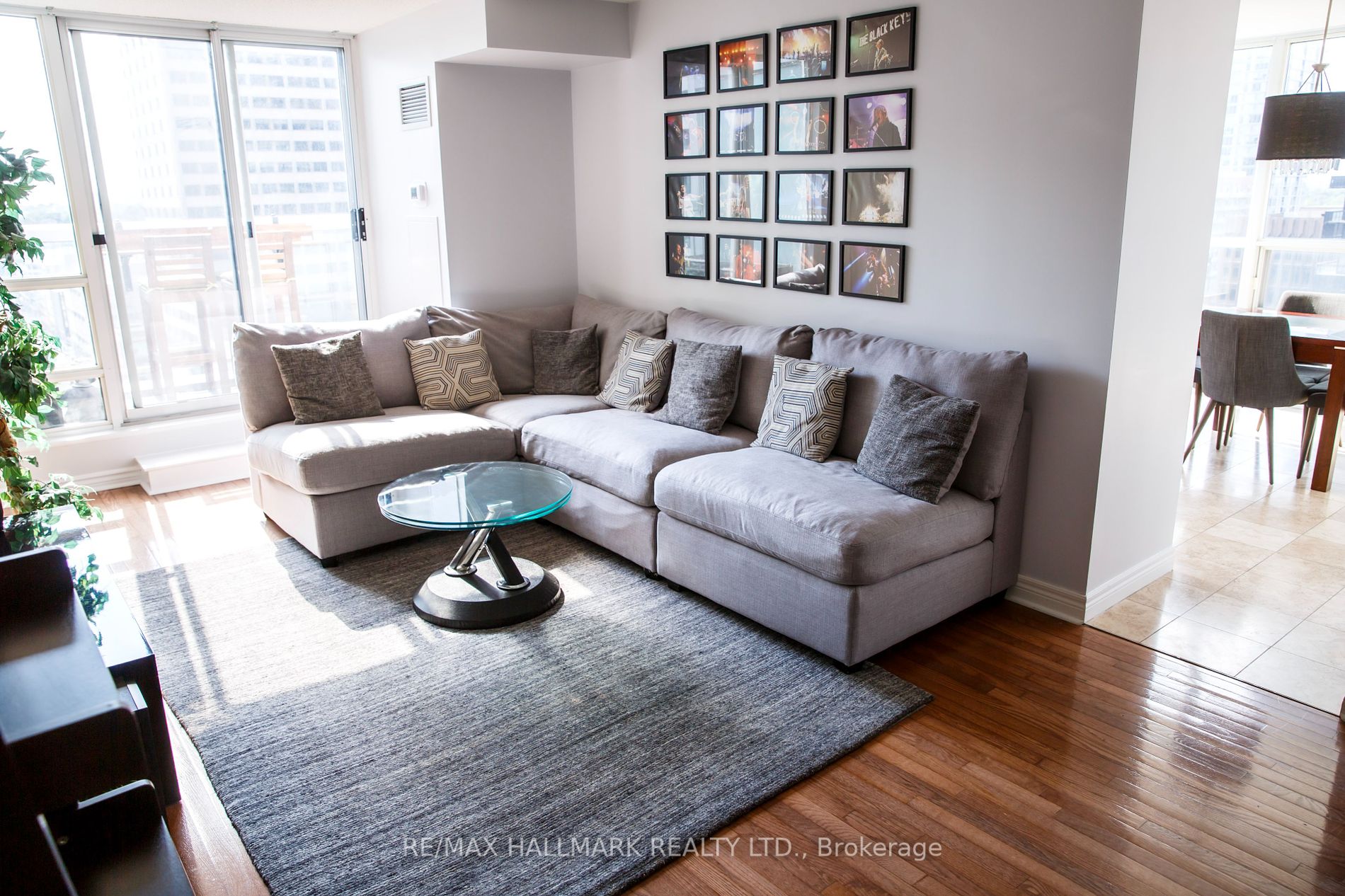43 Eglinton Avenue E, #1902