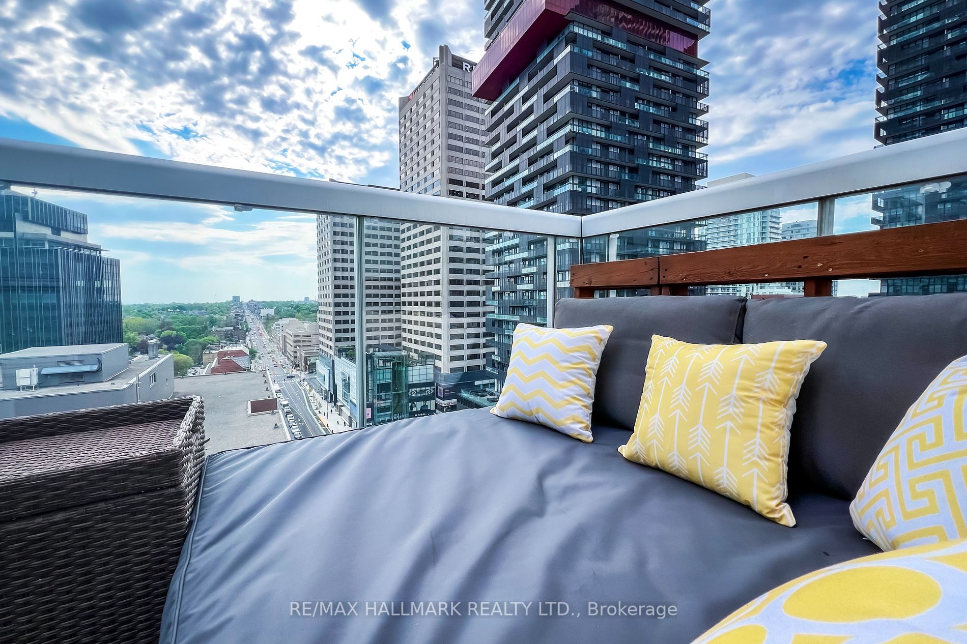 43 Eglinton Avenue E, #1902