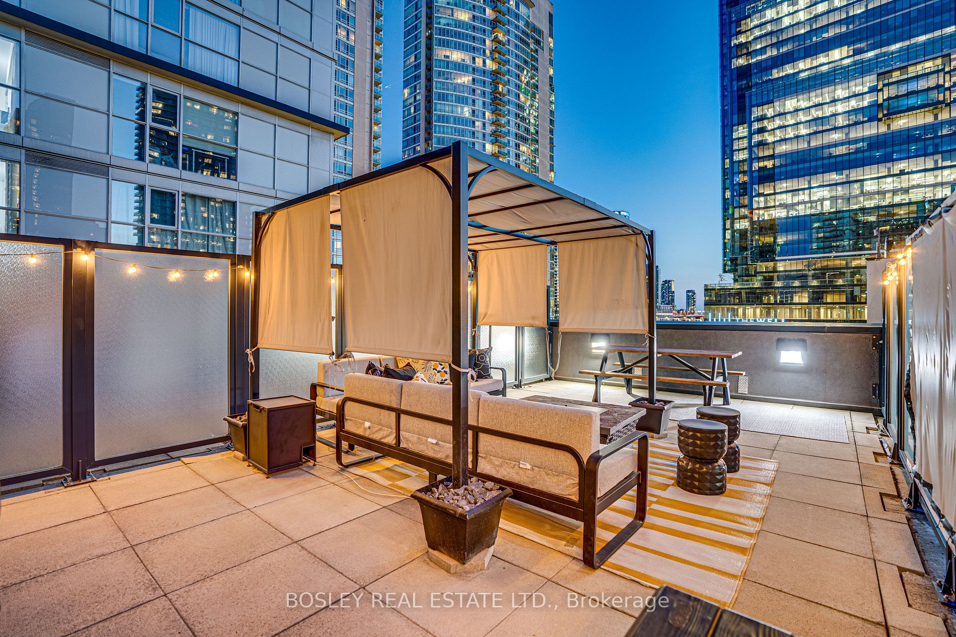 352 Front Street W, #209