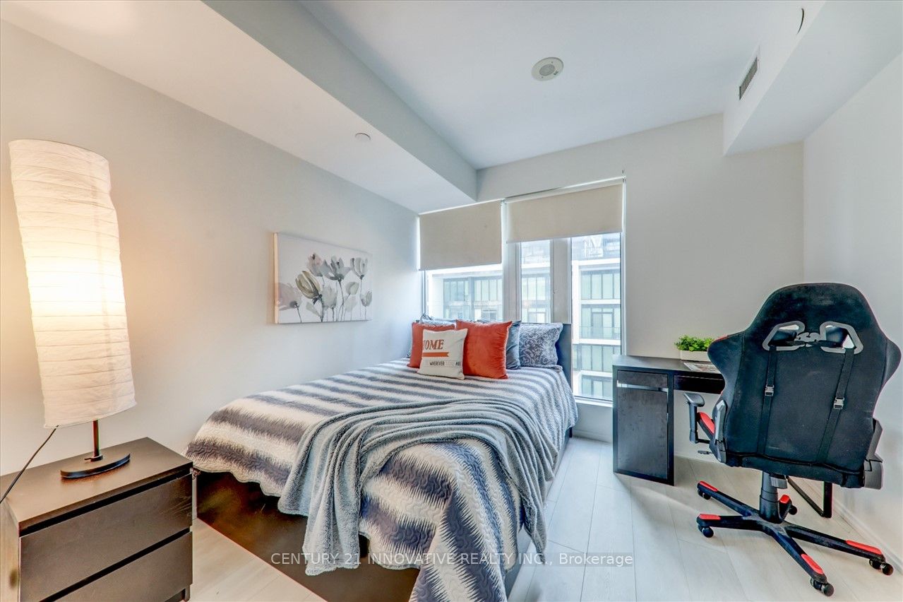 68 Shuter Street #605