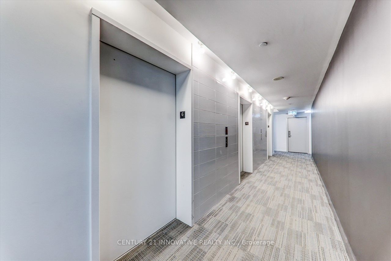 68 Shuter Street #605