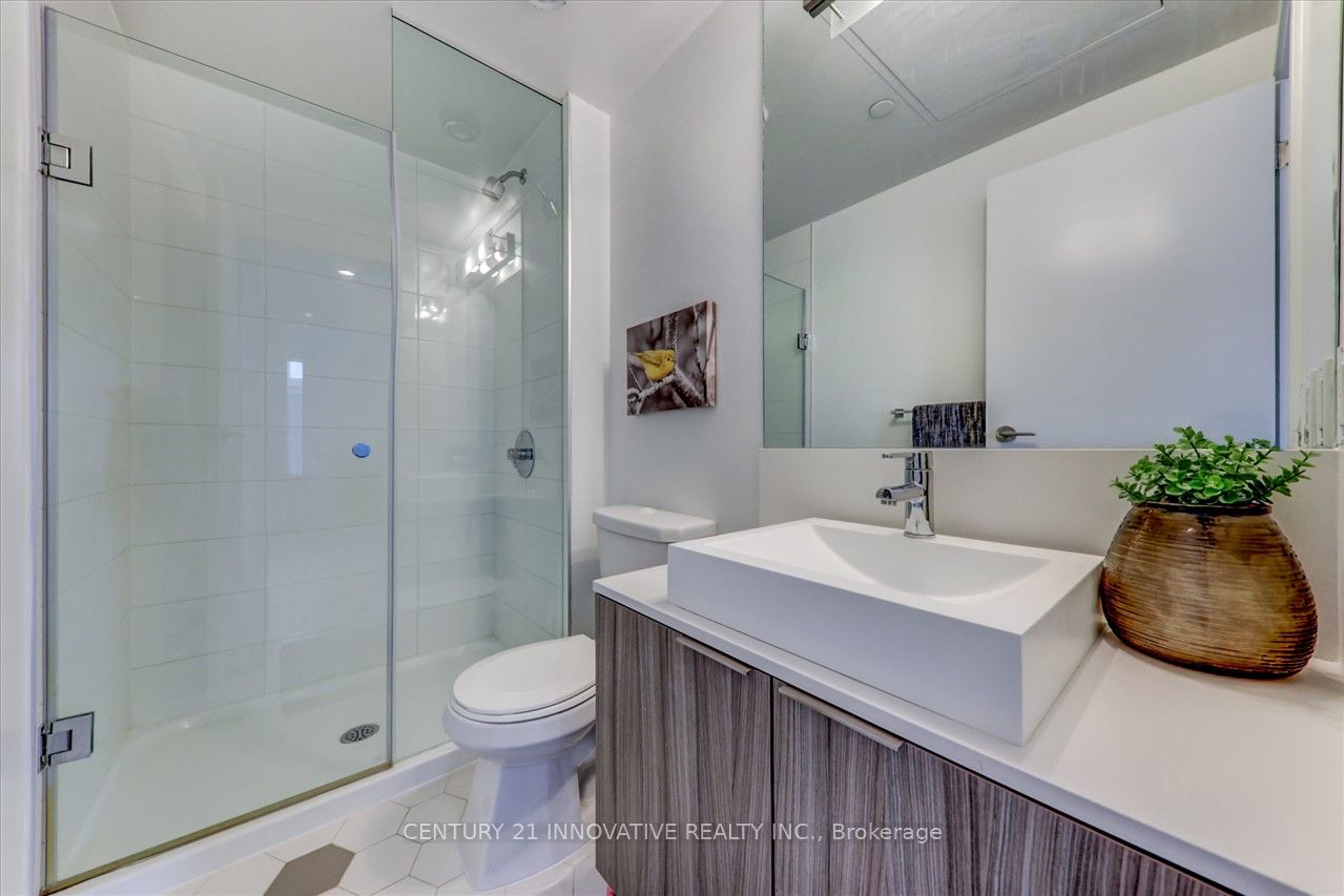 68 Shuter Street #605