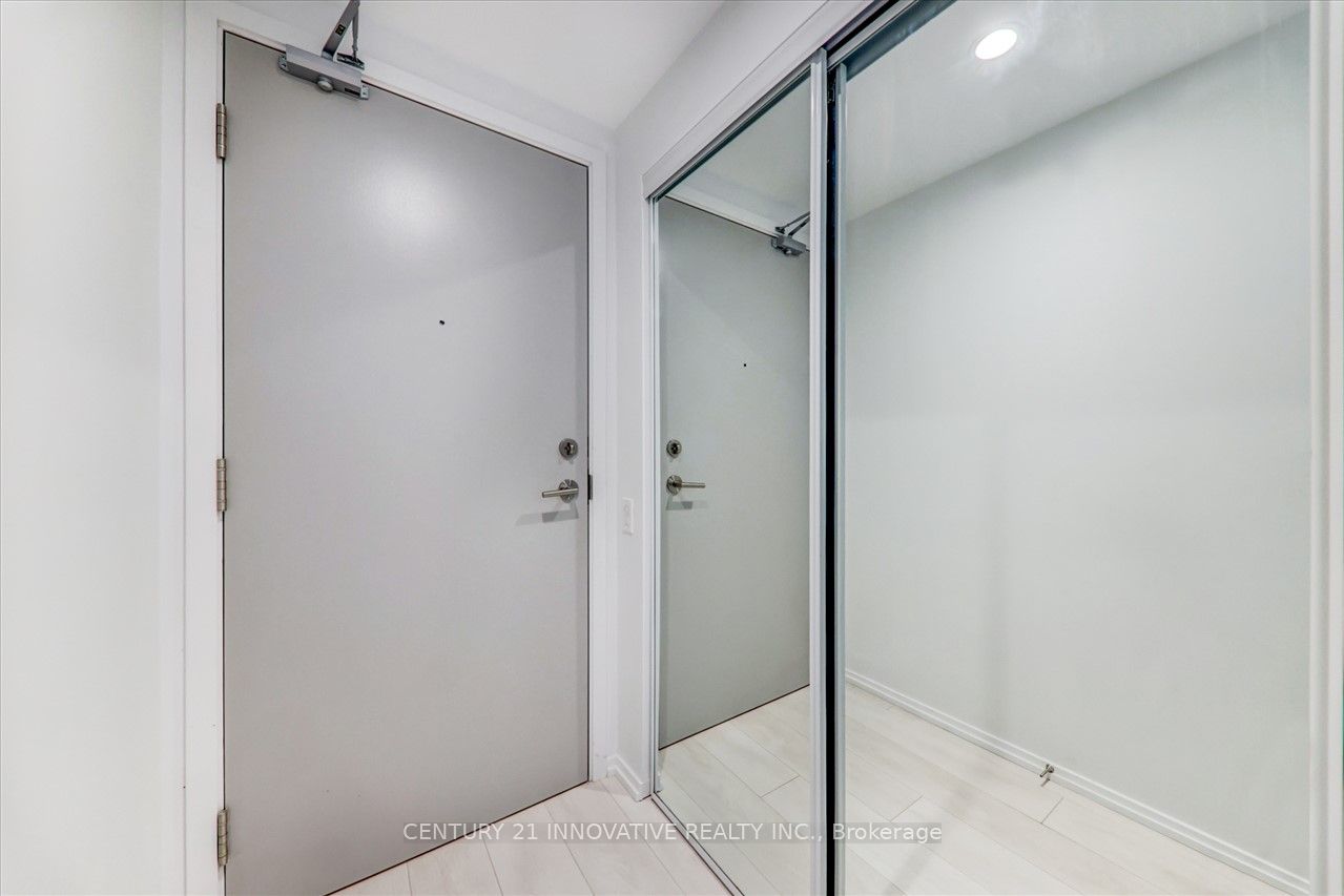 68 Shuter Street #605
