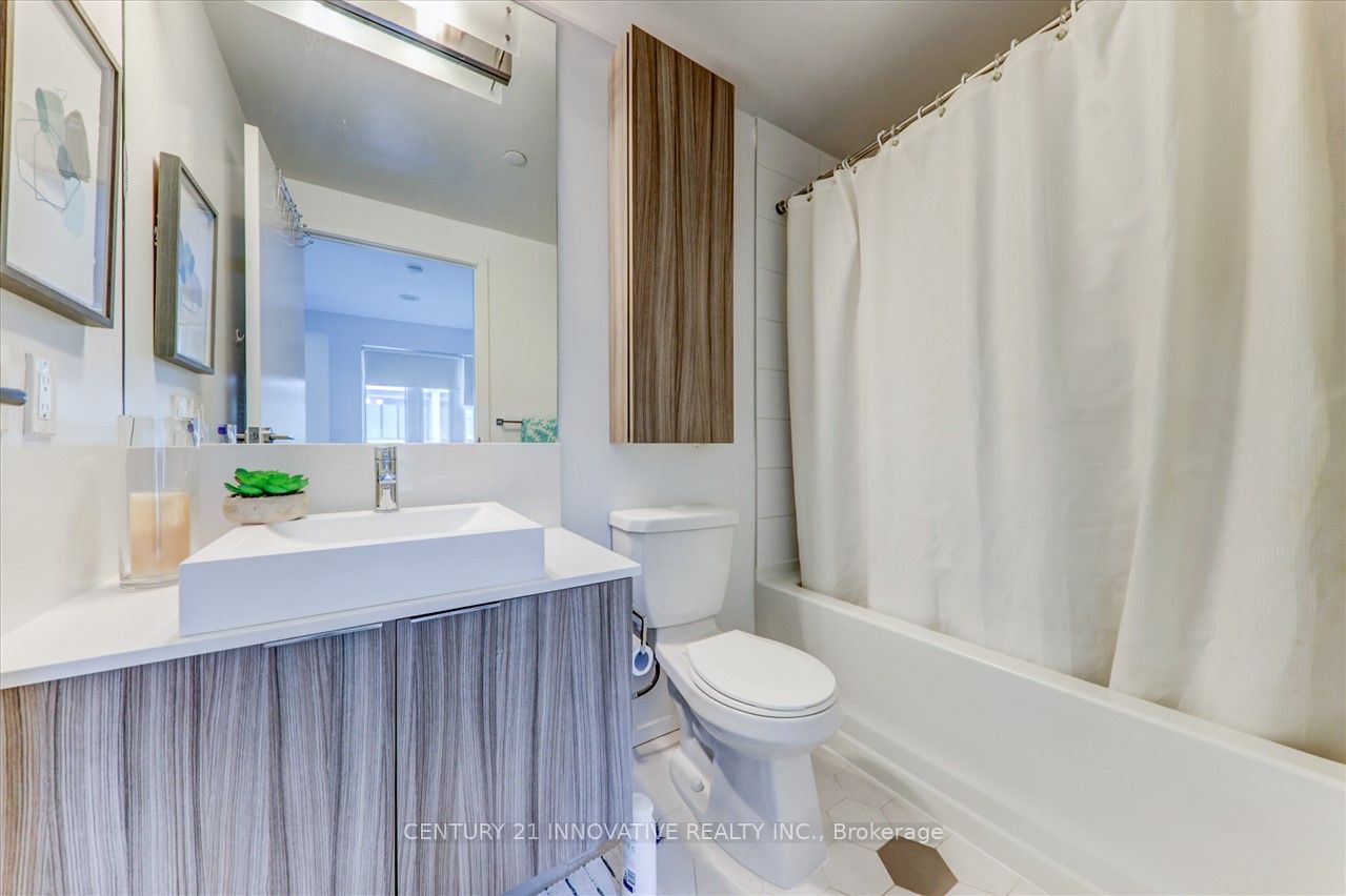 68 Shuter Street #605