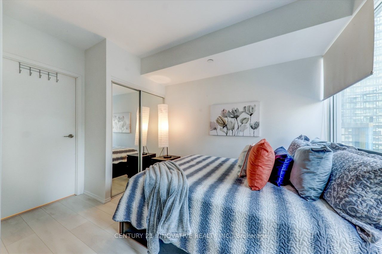 68 Shuter Street #605