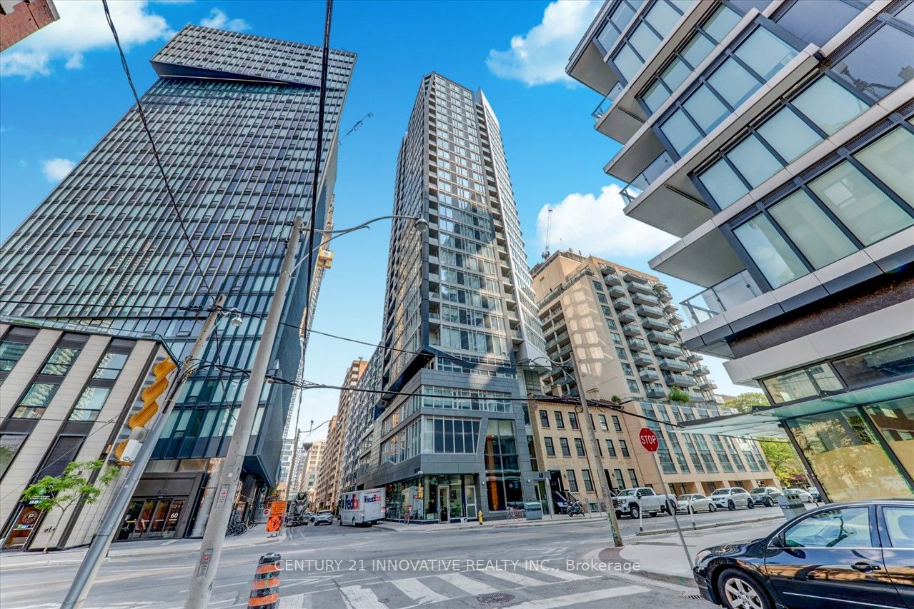 68 Shuter Street #605