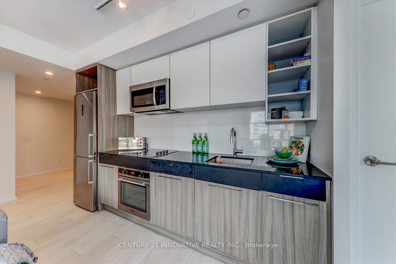 68 Shuter Street #605