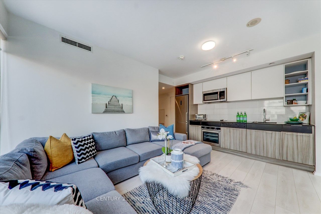 68 Shuter Street #605
