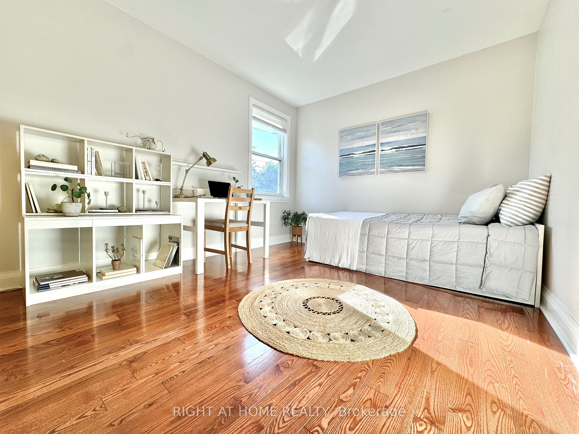 712 Eglinton Avenue E