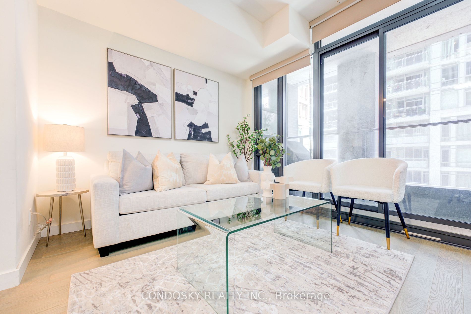 111 Bathurst St, #521