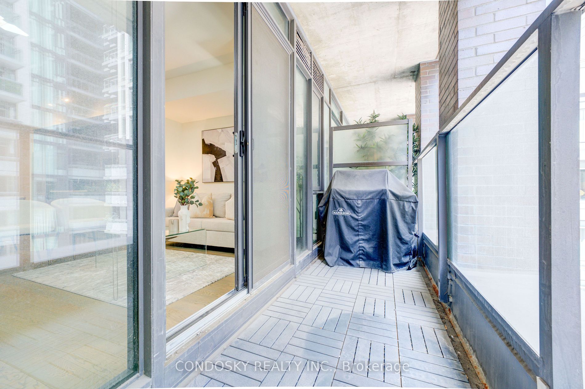111 Bathurst St, #521
