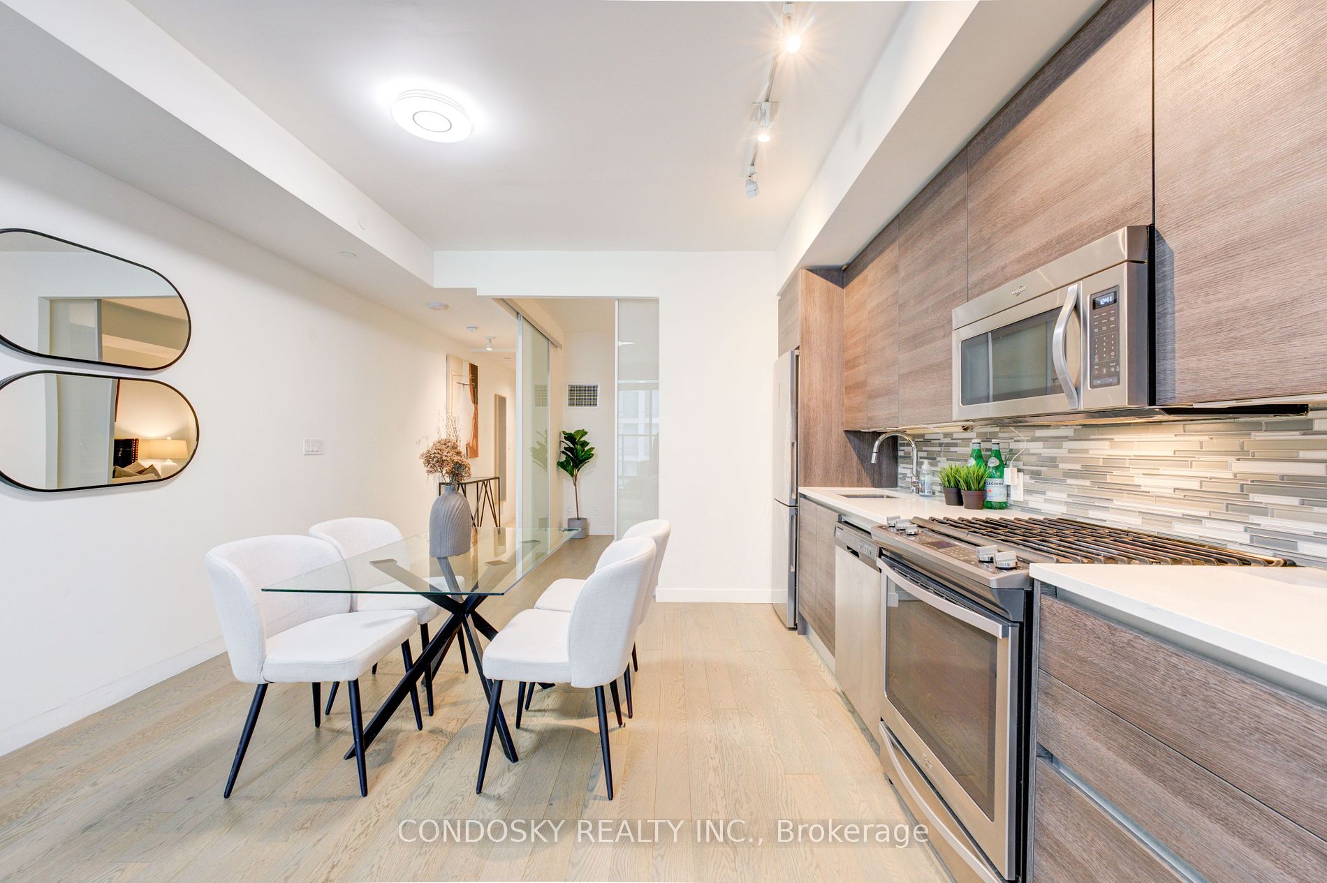 111 Bathurst St, #521